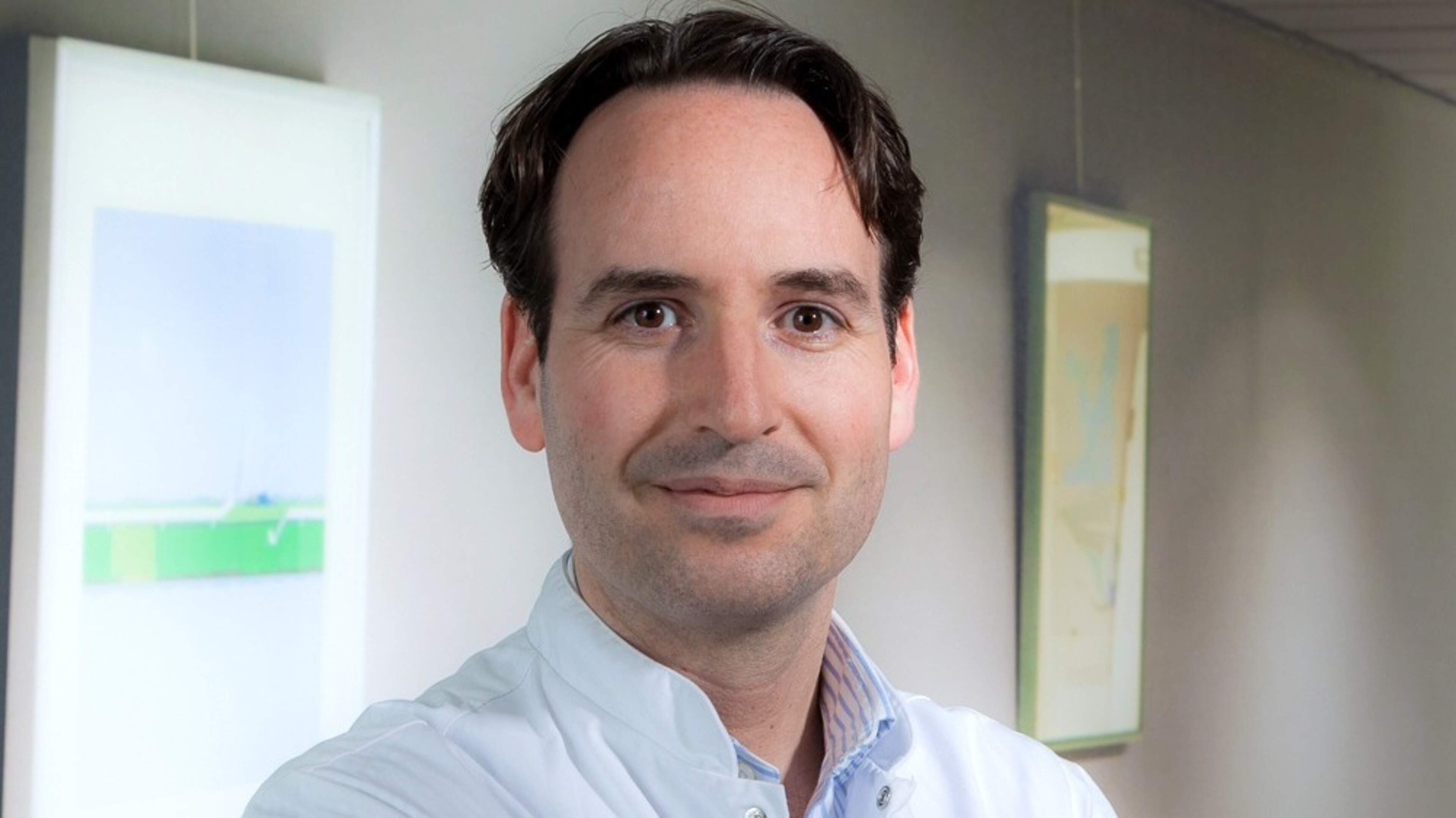 Neurologist and sleep expert Raymond Vogels: Wake up early Sunday as daylight saving begins and go straight into the sun