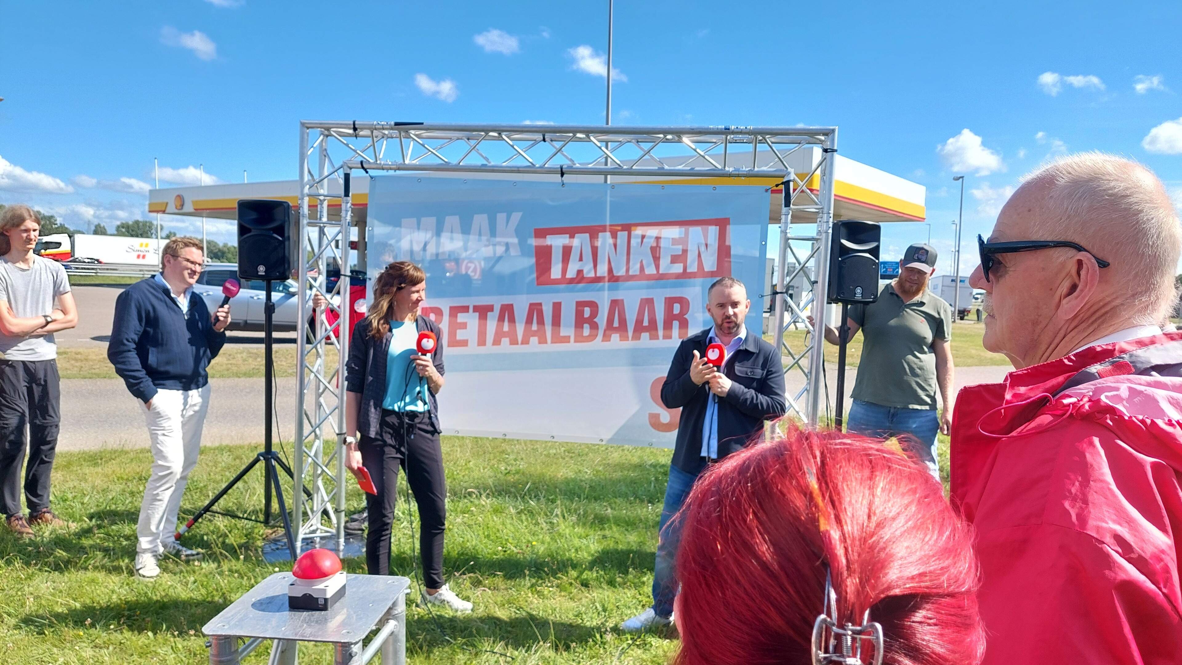 96.24 euros for Yvonne, 120 euros for Roy. SP pays fuel receipts along the A9. 'At Shell they are first-class profiteers'