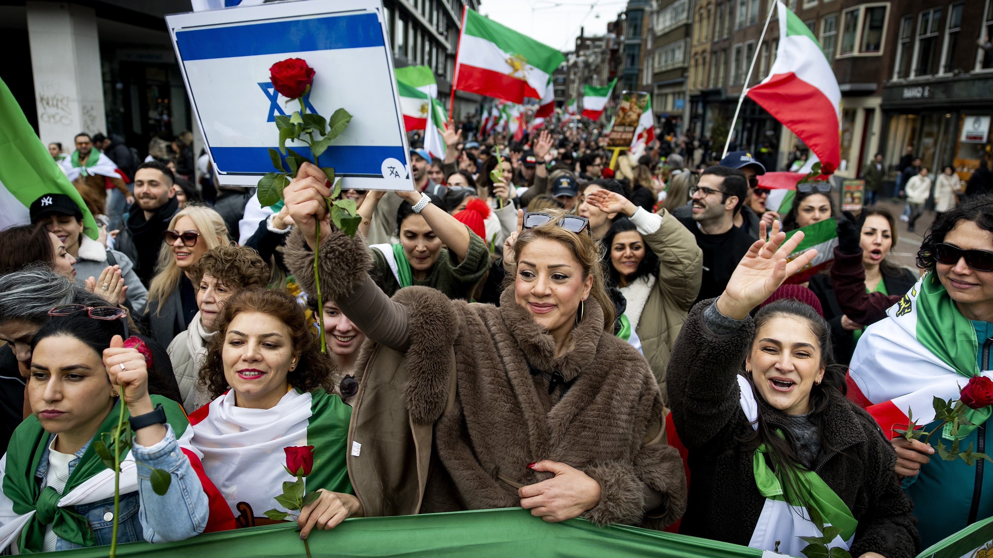 Dancing on Dam Square over the death of the ayatollah: ‘He is a monster, and he is in the ground’