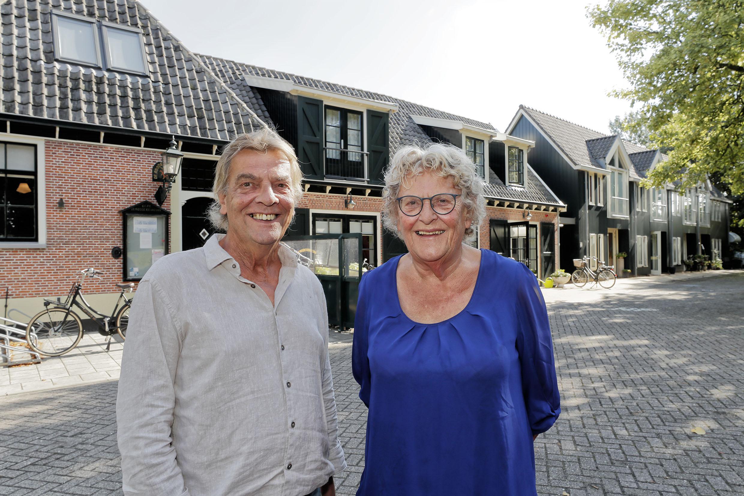 Tien jaar verder heeft écht iedereen zijn hart verpand aan de oudste kroeg van Nederland: De Roode E