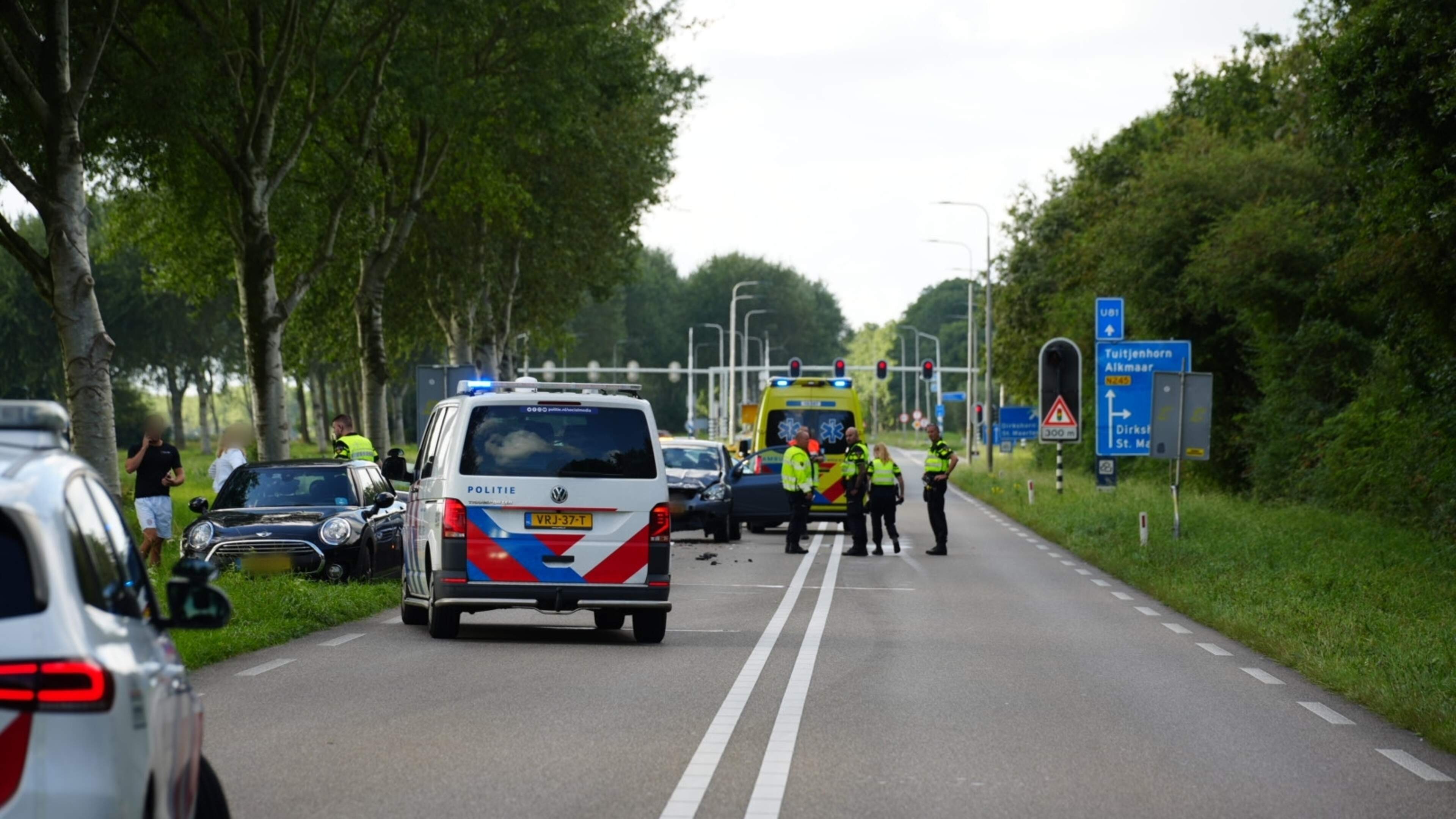Veel schade bij kop-staartbotsing op N245 bij Dirkshorn