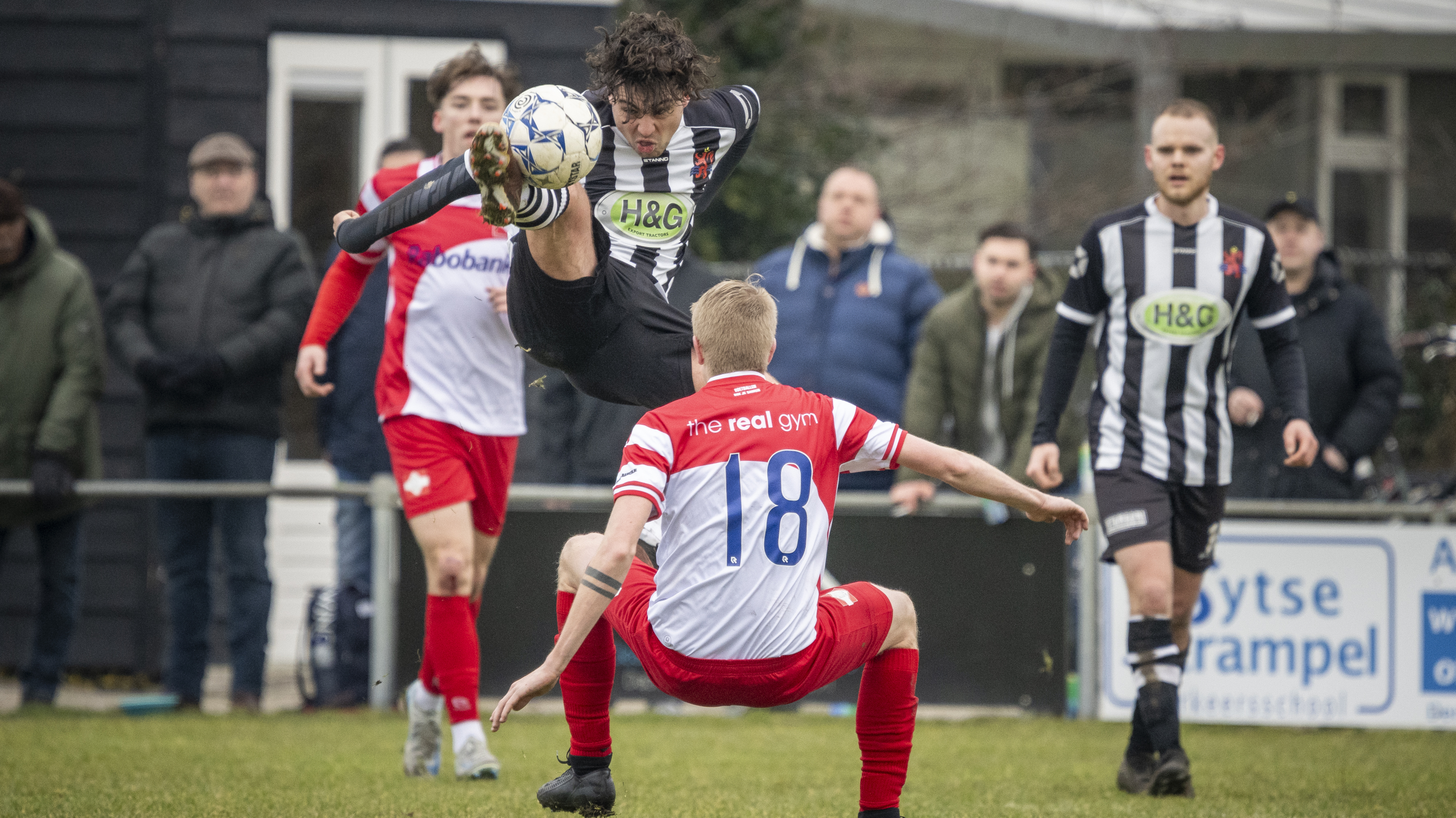 Memorabel bekertoernooi eindigt met forse nederlaag: De Bilt neemt bekerduel met Callantsoog wél ser