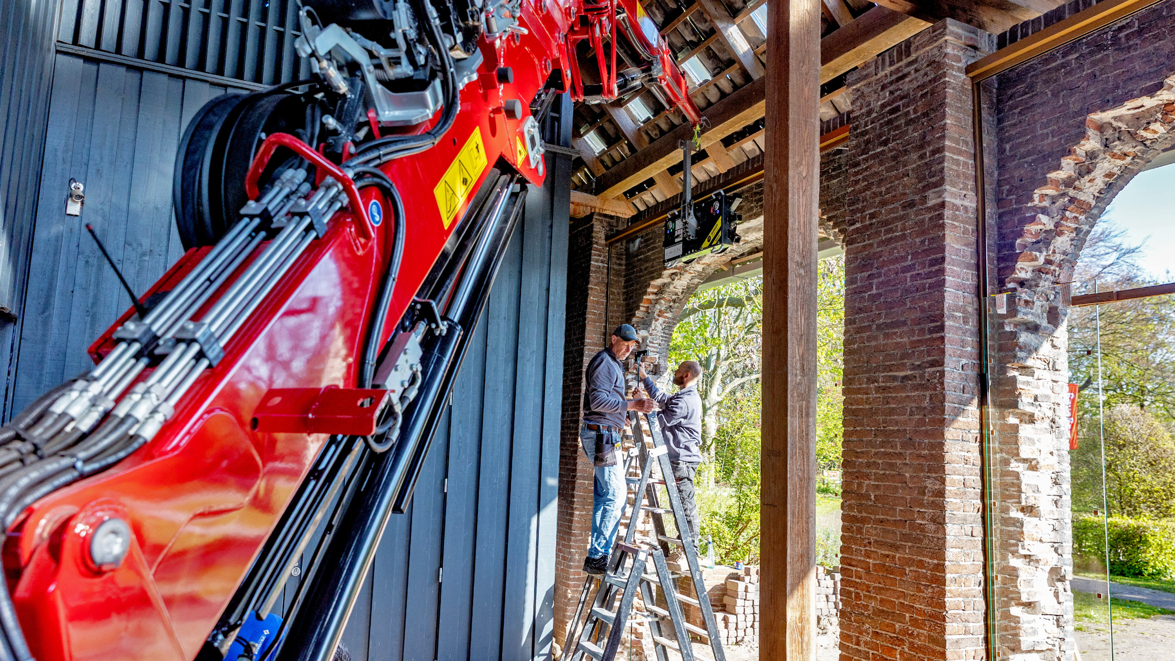 Windows in the Koetshuijs in Heemskerk provide more space for activities: ‘Plants from the castle garden can soon be brought inside for winter’