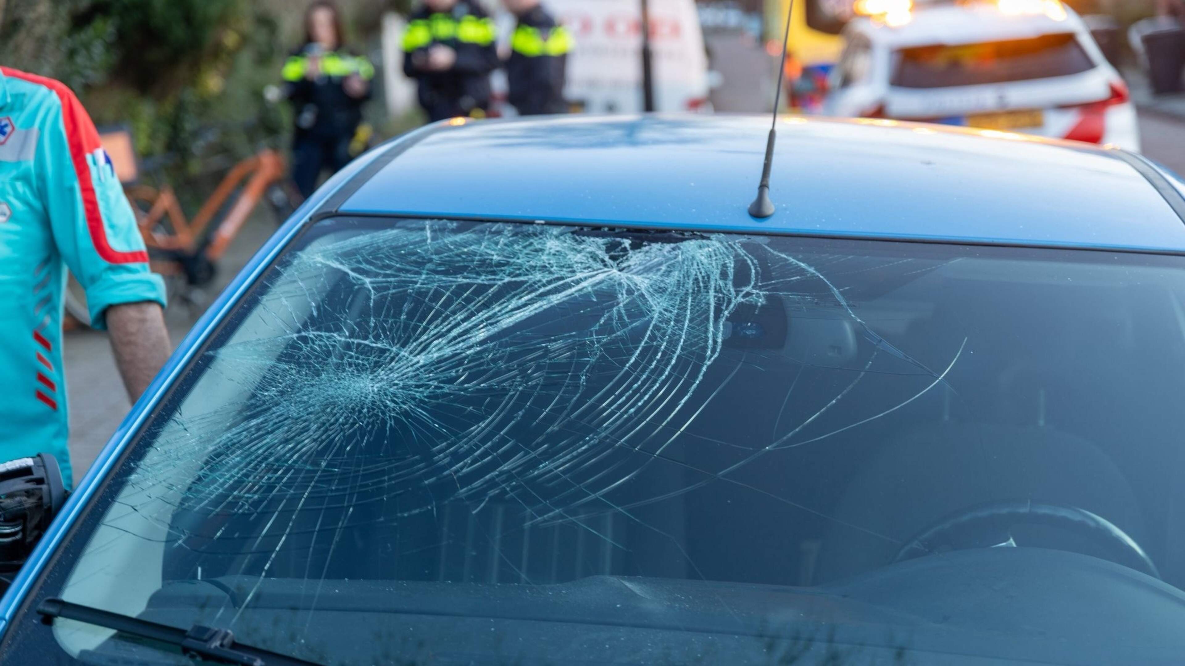 Damage after collision between car and delivery bike in Beverwijk