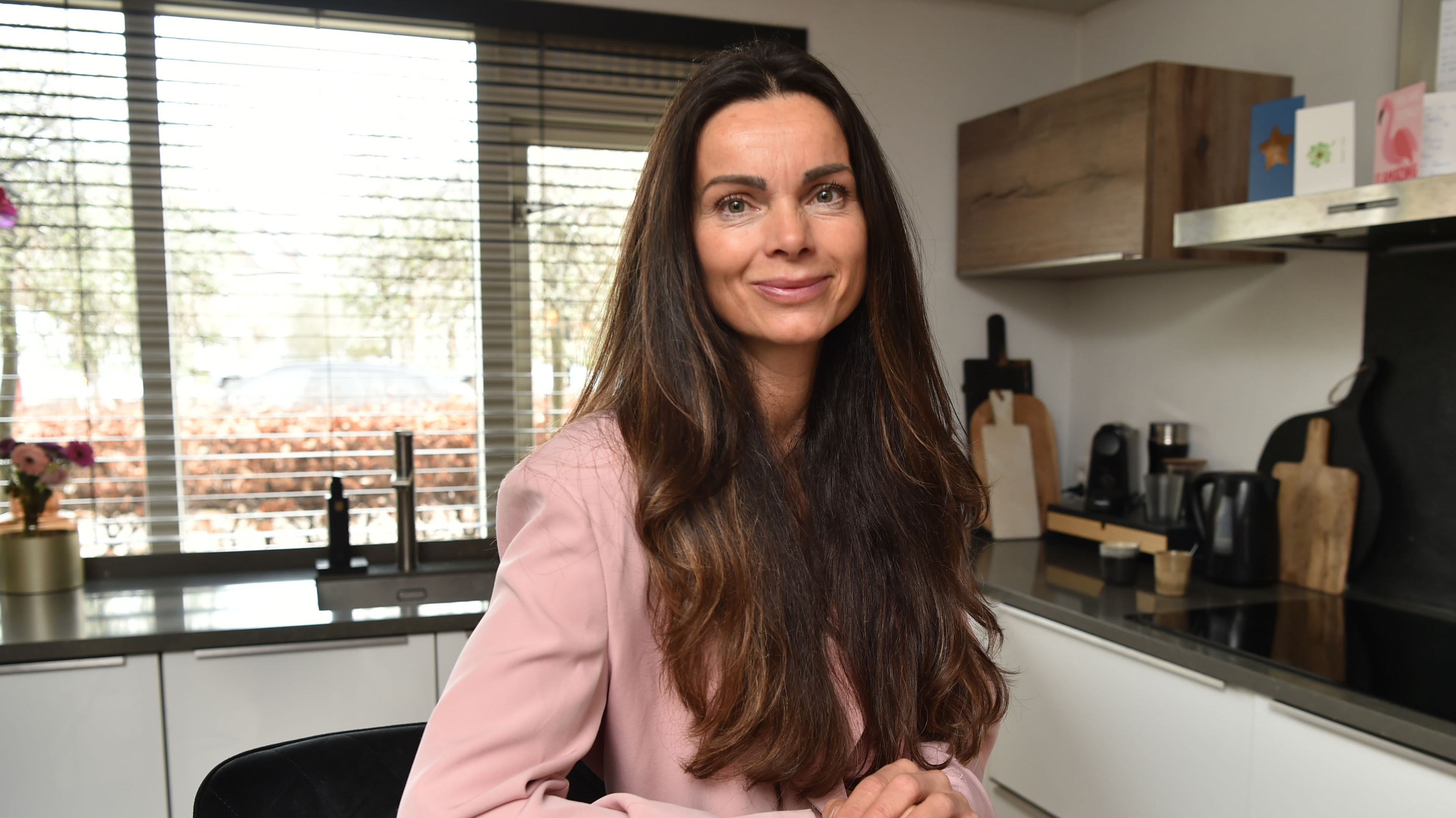 Vanessa (49) had 25 jaar lang boulimia: ’Mijn moeder vond een tas met kots op mijn kamer’