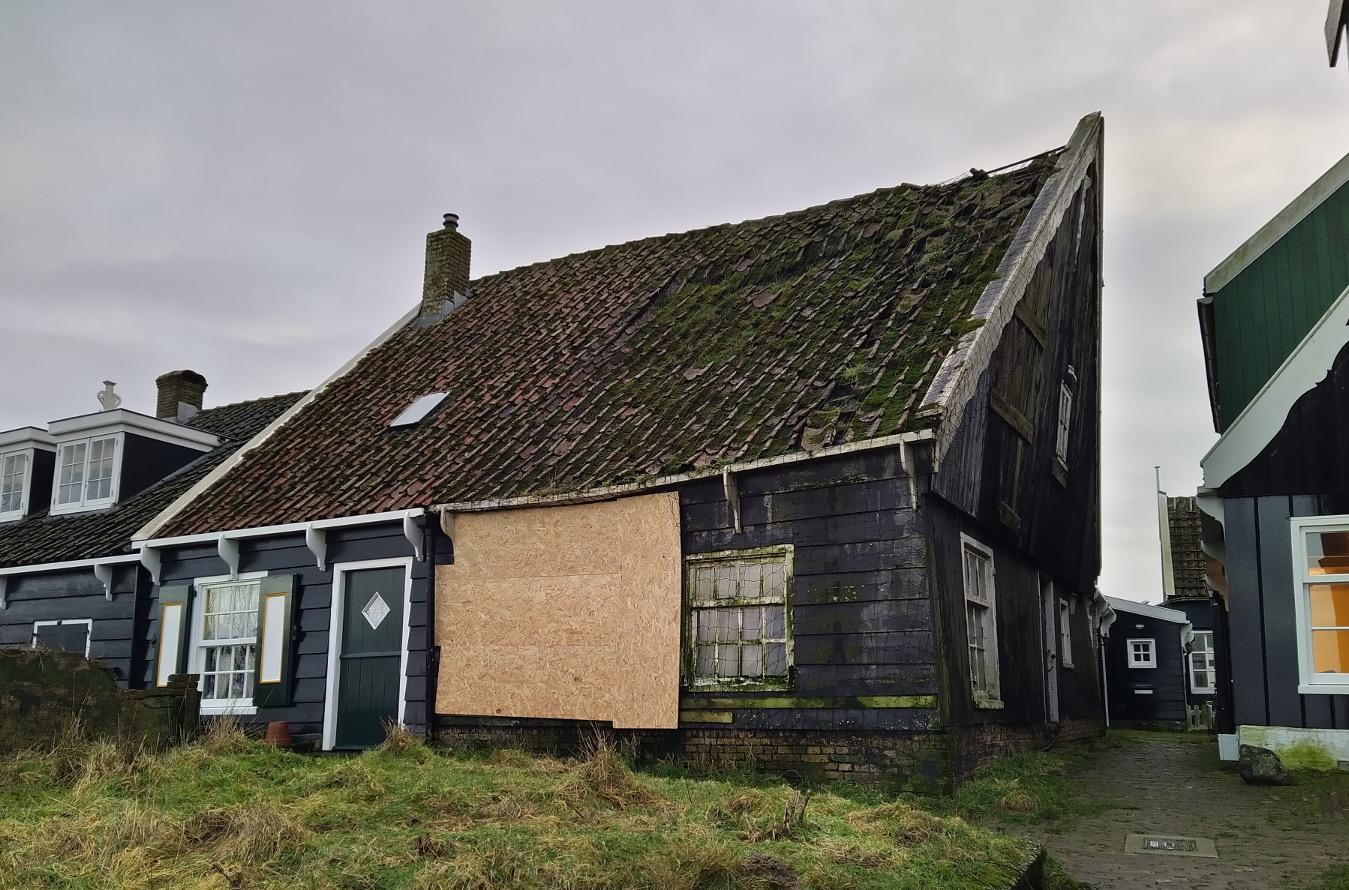 ’Veertig leegstaande panden op Marken is te veel.’ Politiek dringt aan op exclusieve regels tegen ve