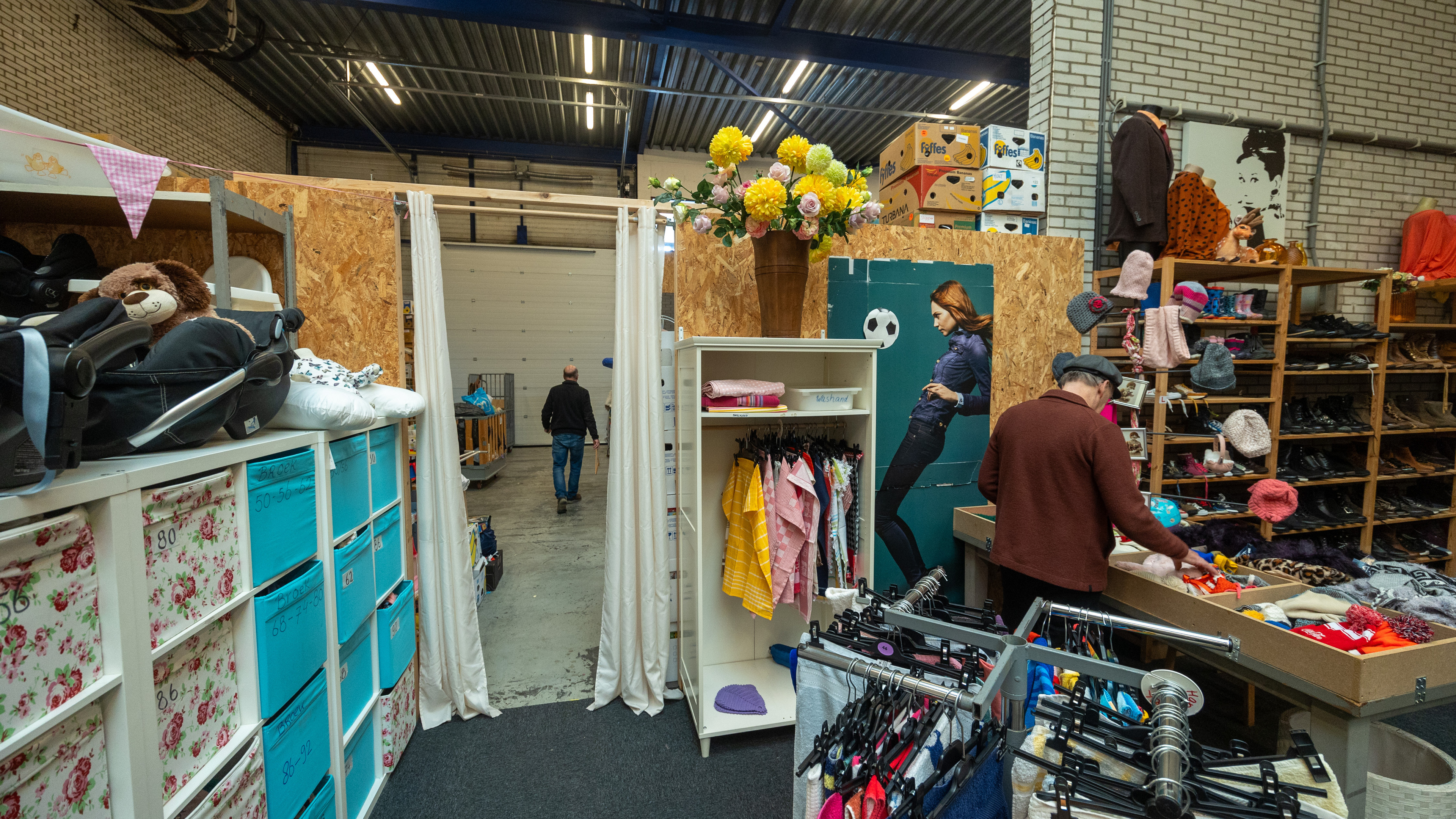 Kledingbank Zaanstreek moet verhuizen: ’Bang dat we moeten stoppen als we niets vinden’