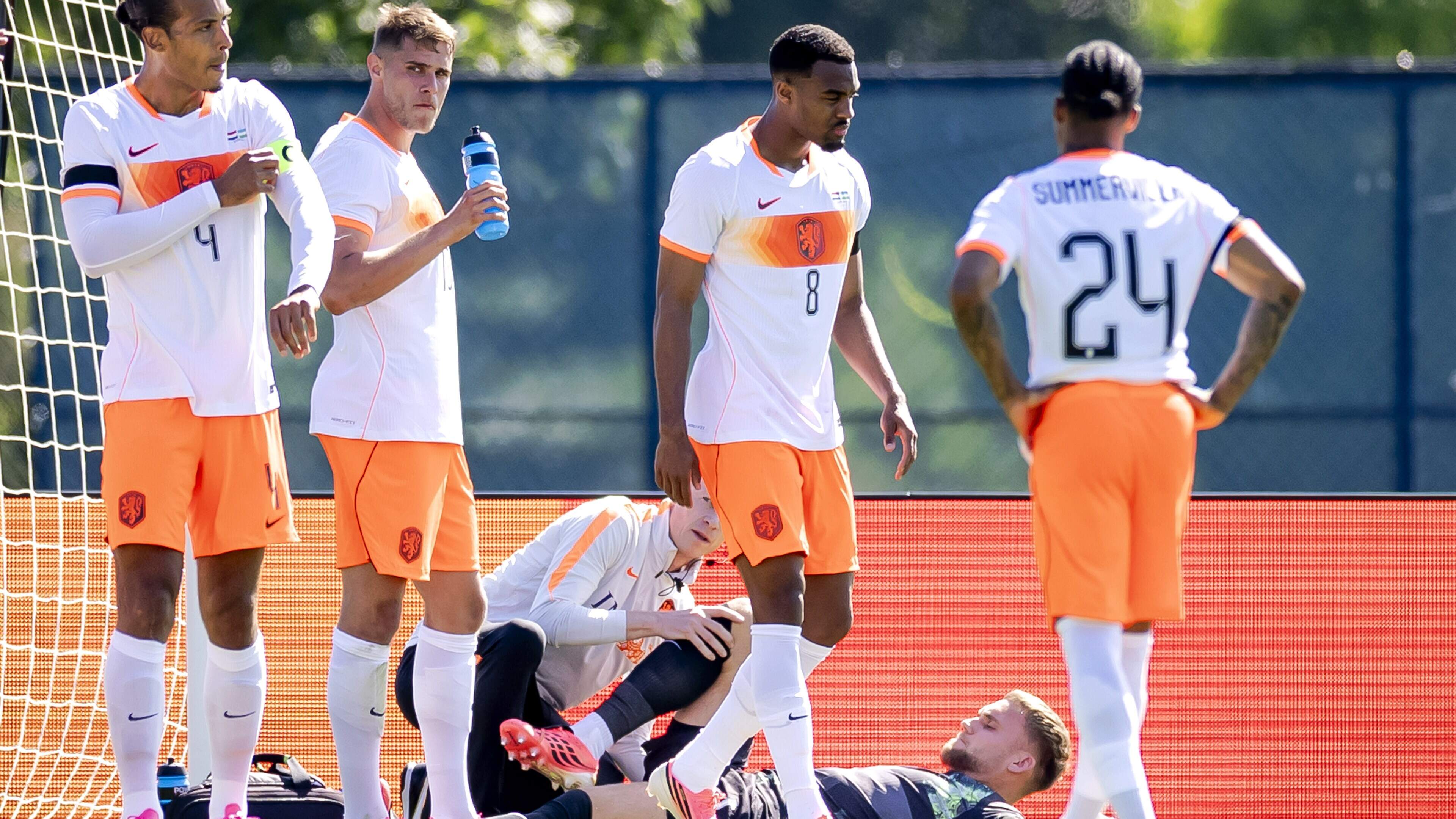 Netherlands train with Verbruggen and fit squad for World Cup clash with Japan