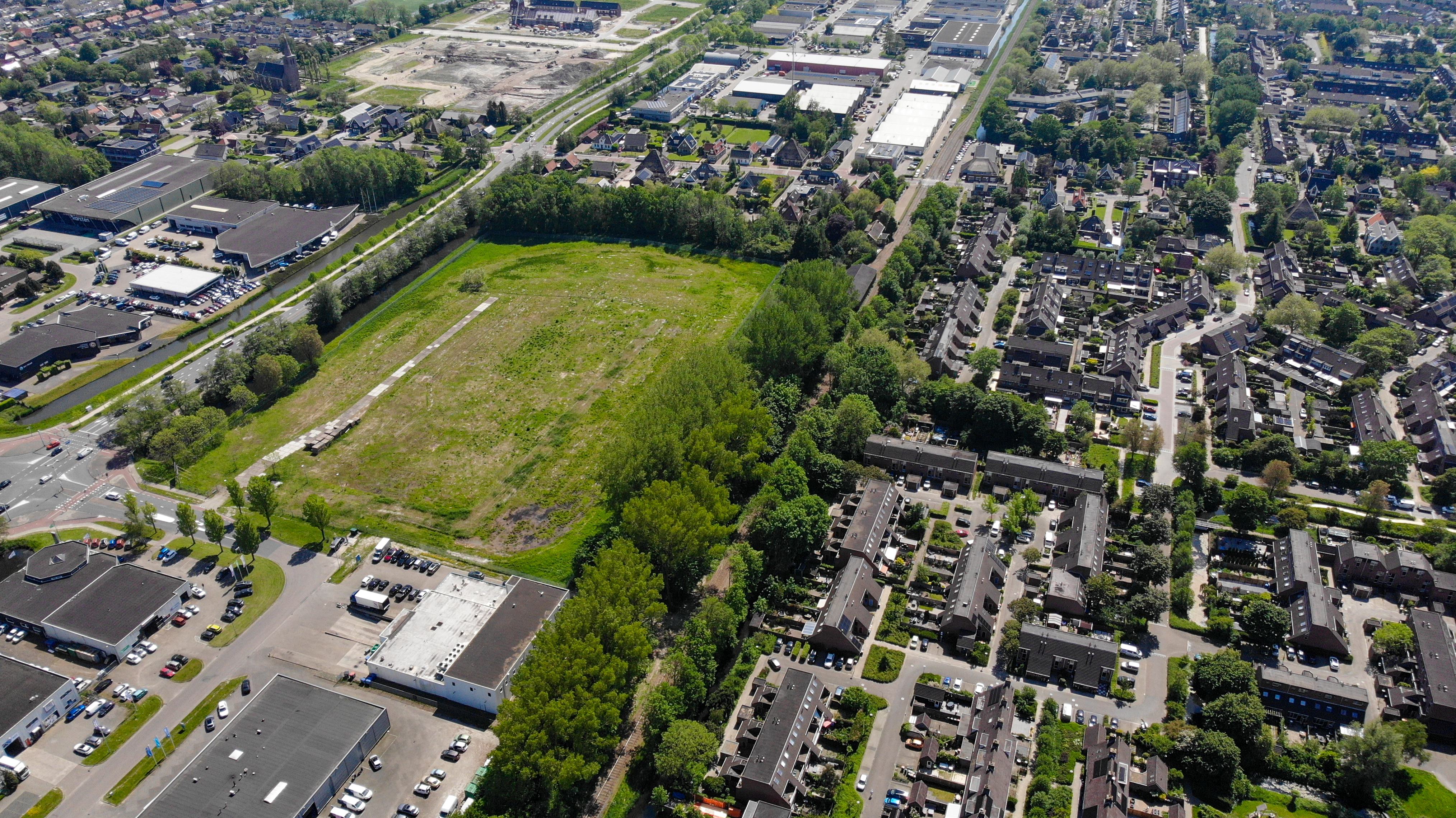 Nieuwe woonwijk in Zwaag, dus alsnog extra spoorwegovergang tussen ...