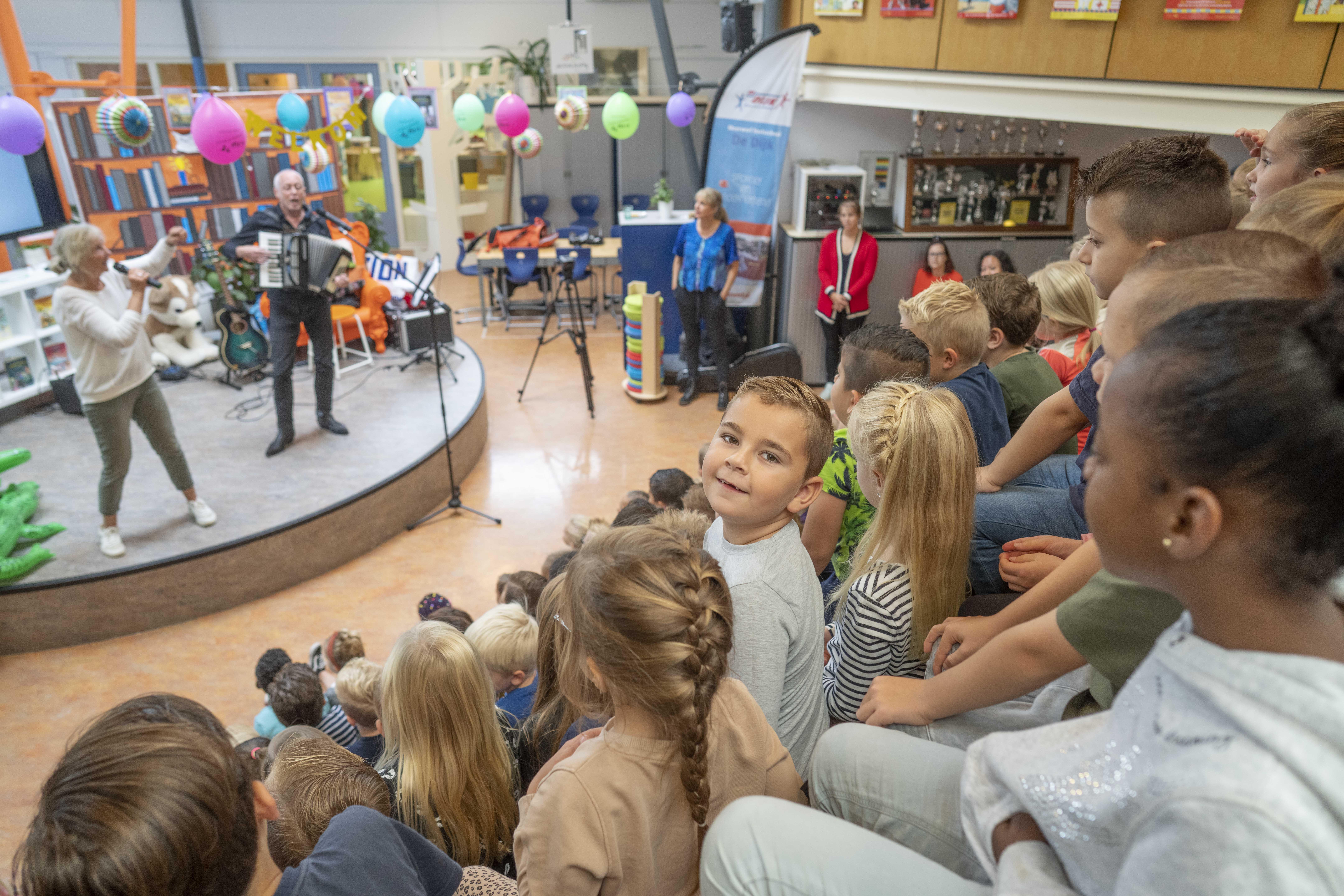 Leerlingen van De Dijk in Den Helder krijgen alvast een voorproefje van de Kinderboekenweek