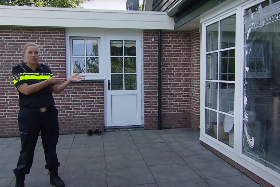 Geld willen de gewapende overvallers van een stel uit De Goorn. Hun slachtoffers blijven gechoqueerd