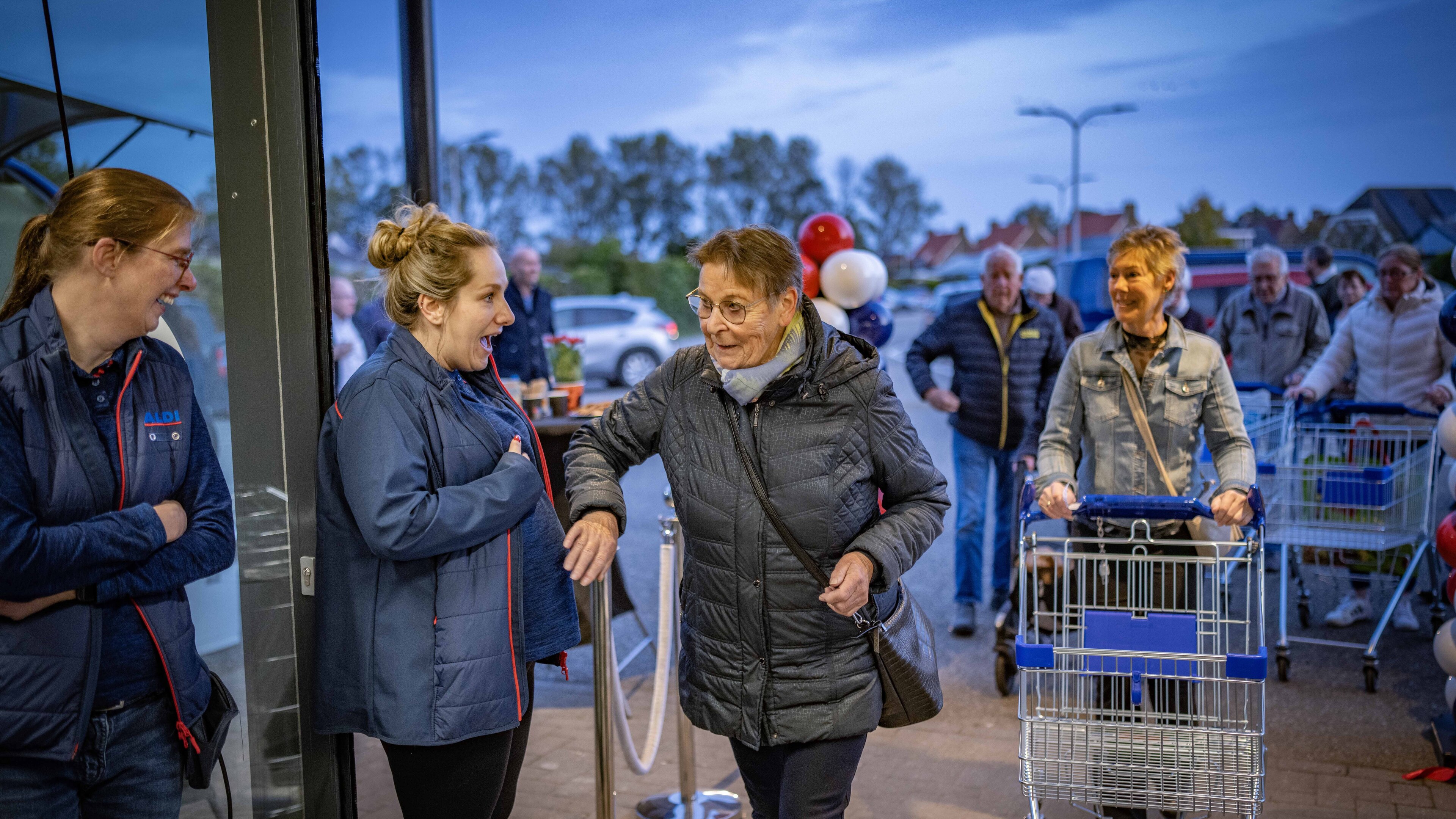 Aldi in Hippolytushoef ontvangt de eerste bezoekers na een verbouwing van zes weken