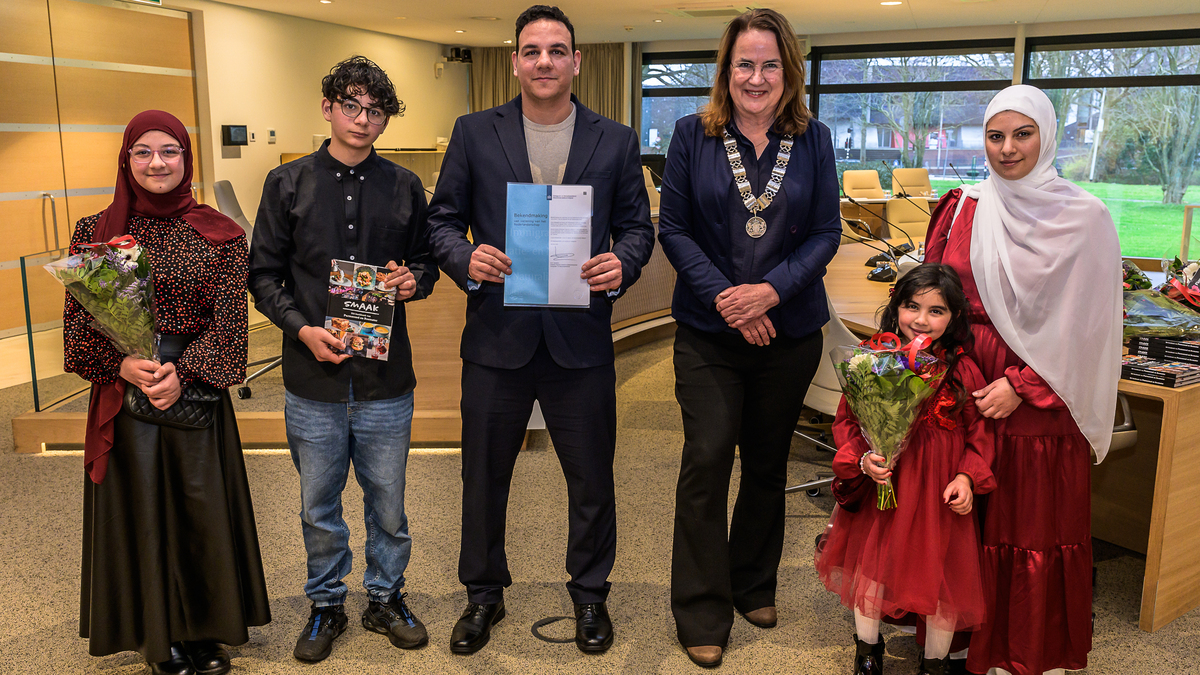 ‘Dat verklaar en beloof ik’: vijf woorden en ineens ben je Nederlander