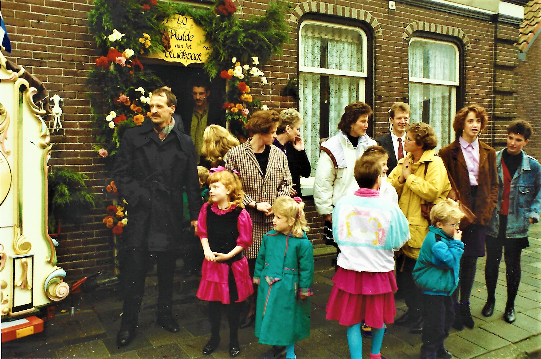Kinderen Toon Knijn en Marie Stroet blikken in familieboek terug op warm nest en zoete inval in De G