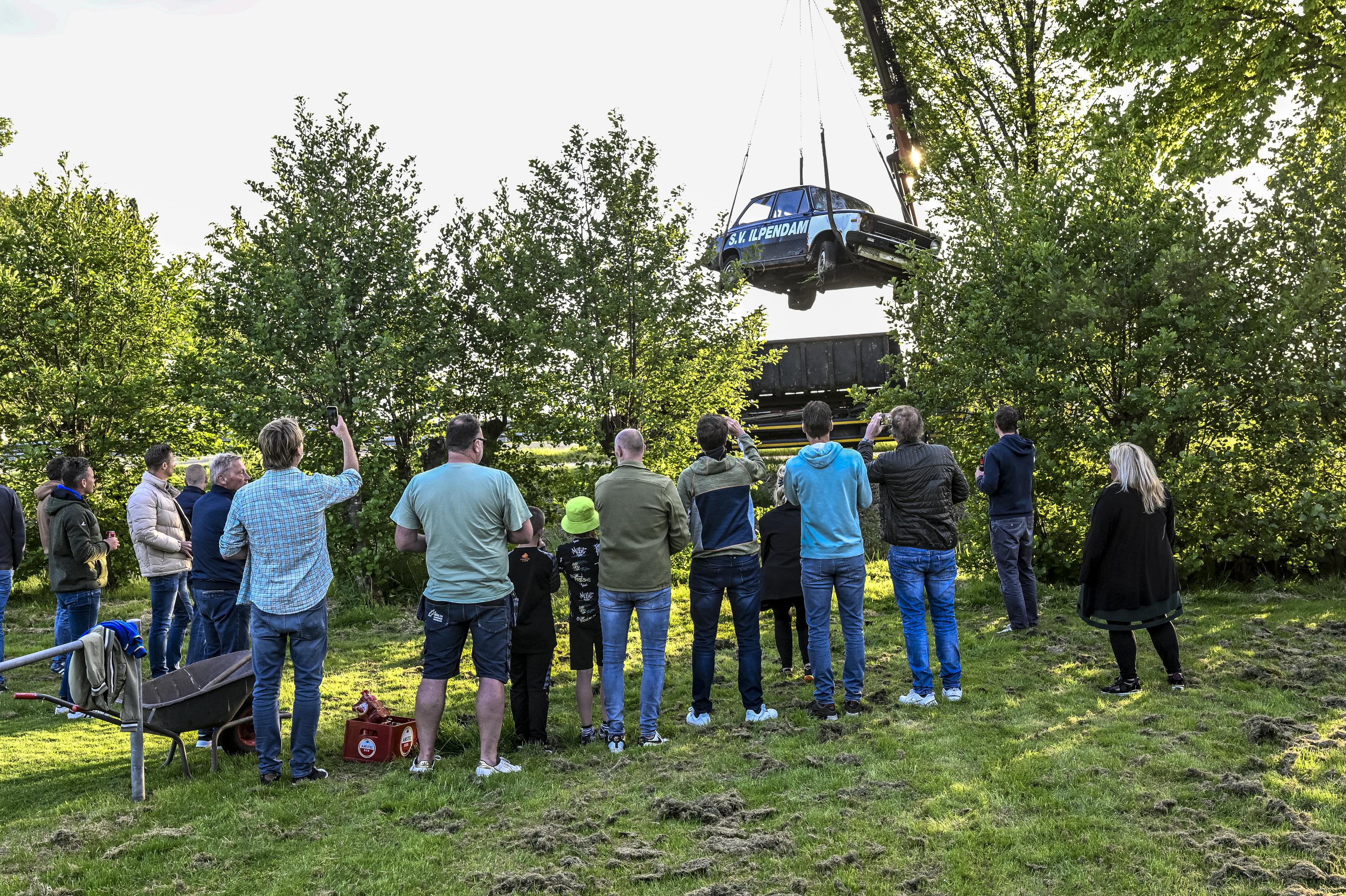 Cees Groot stierf veel te vroeg (25). Jaren later wordt op zijn verjaardag zijn DAF weggehaald langs
