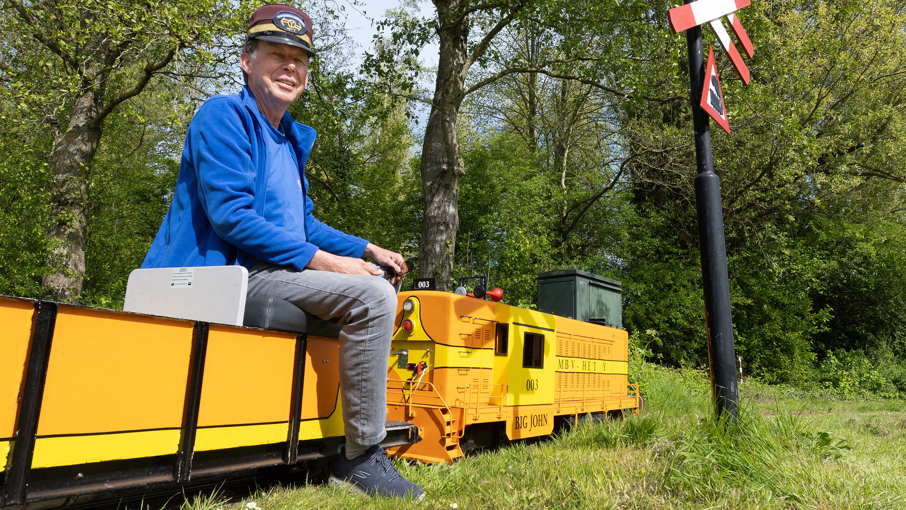 Model train fan Arno Hunting: 'We must pass on our knowledge to the youth'