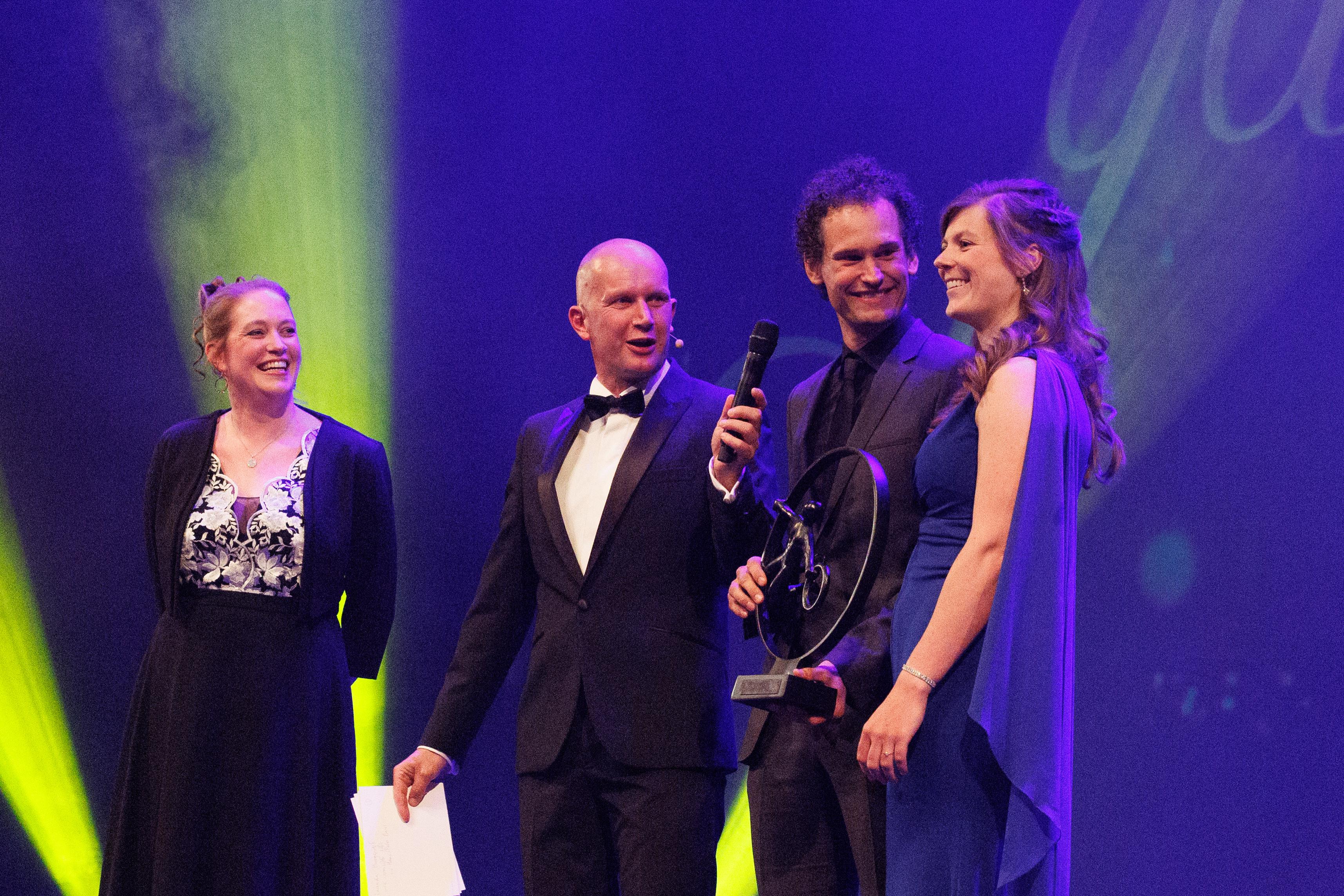 Autogroep Ursem Barten krijgt op Westfries Ondernemersgala de hoogste eer