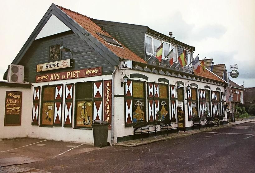 Voormalig café Ans en Piet in Oosthuizen maakt plaats voor negen appartementen: bouwstart nog dit ja