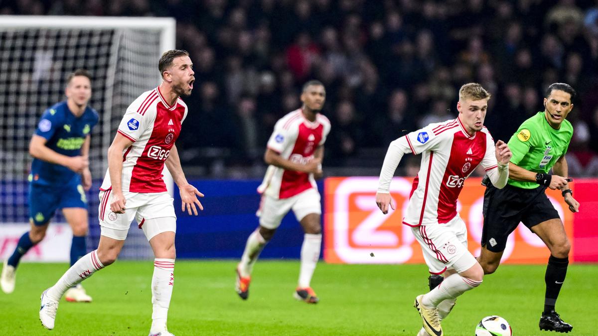 Henderson Houdt Een Schorre Stem Over Aan Debuut Voor Ajax | Haarlems ...