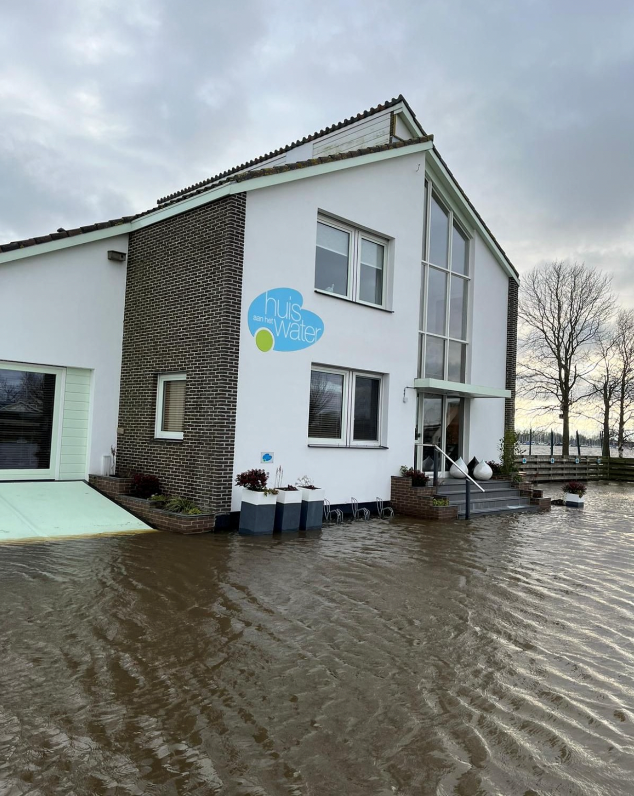 Inloophuis voor kankerpatiënten Huis aan het Water in Katwoude stond dagenlang onder water: ’We hebb