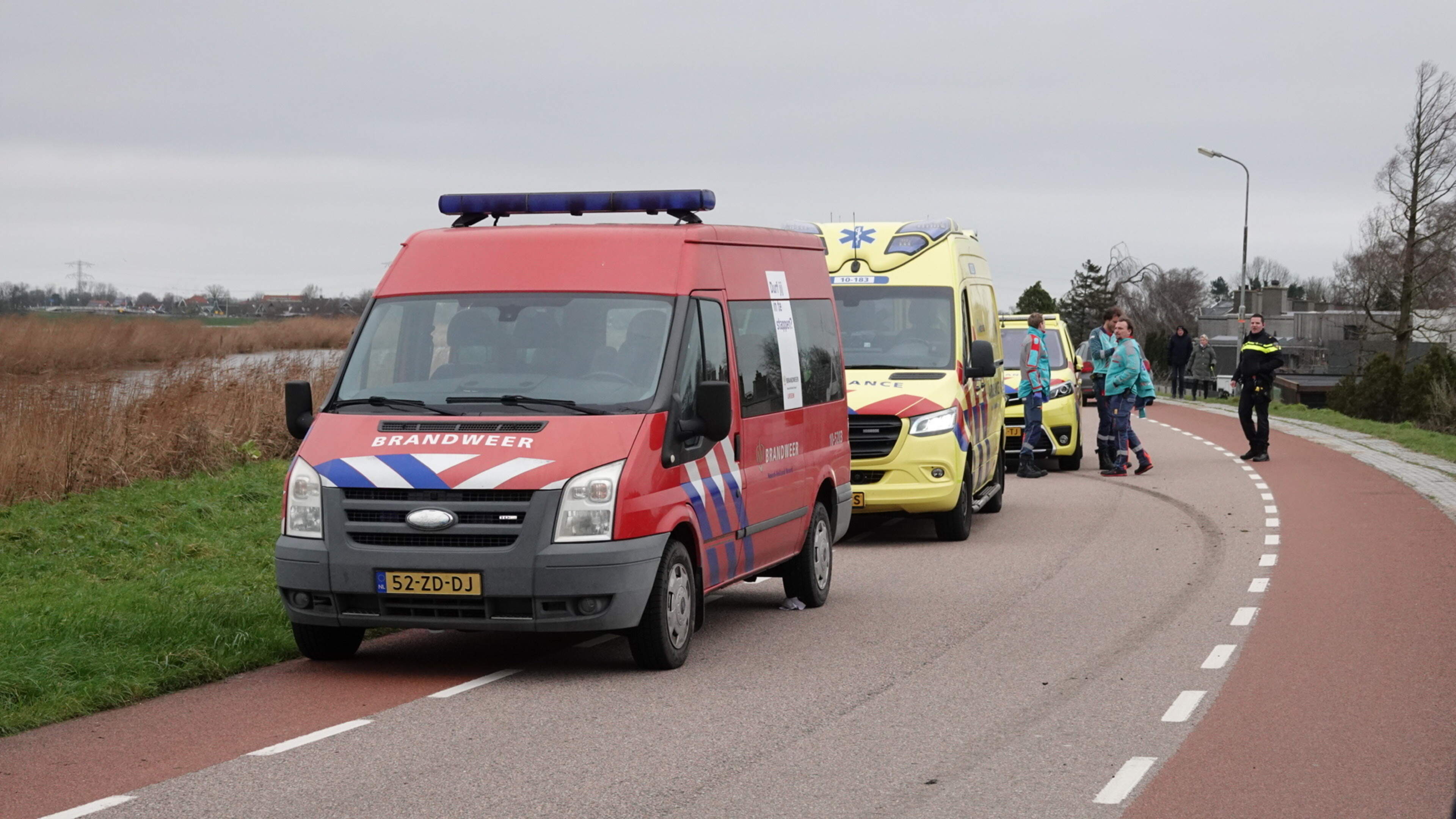 Grote zoekactie langs water in Ursem vanwege gevonden fiets