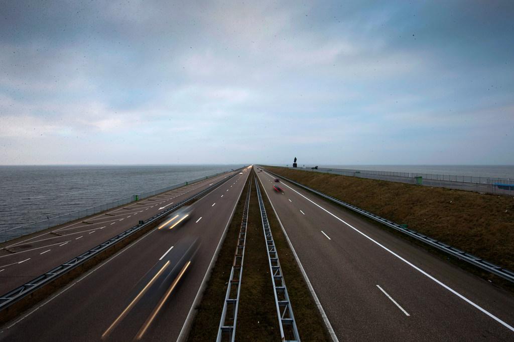Afsluitdijk nacht dicht voor spoedklus | Noordhollands Dagblad