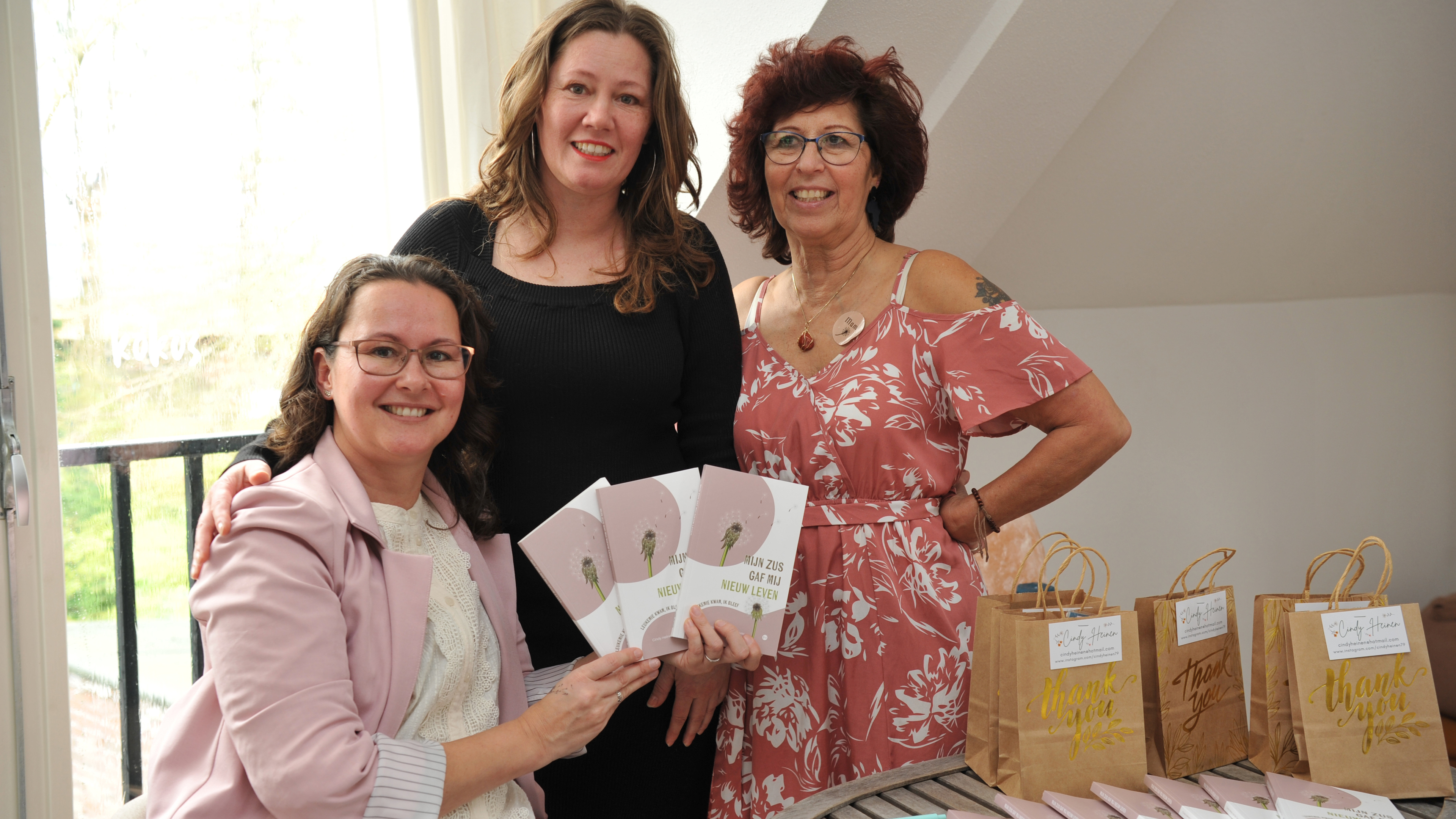 Cindy Heinen from Uitgeest presents book My sister gave me new life