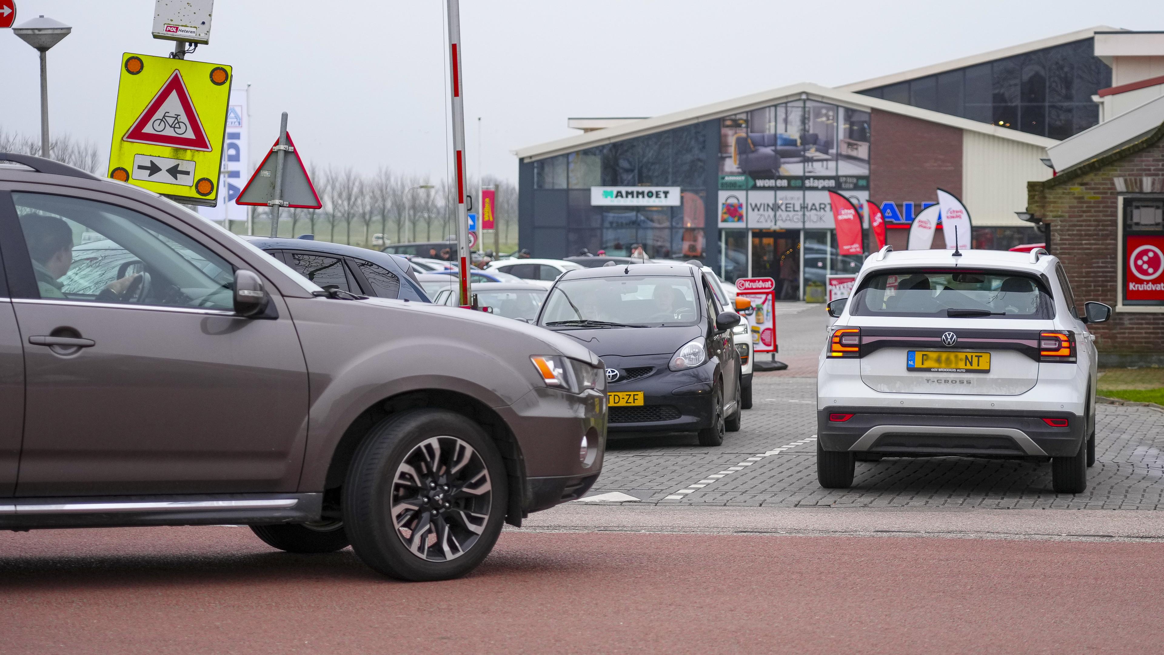 Verhitte discussie over toekomst Winkelhart Zwaagdijk: ‘Sta uitbreiding niet toe!’