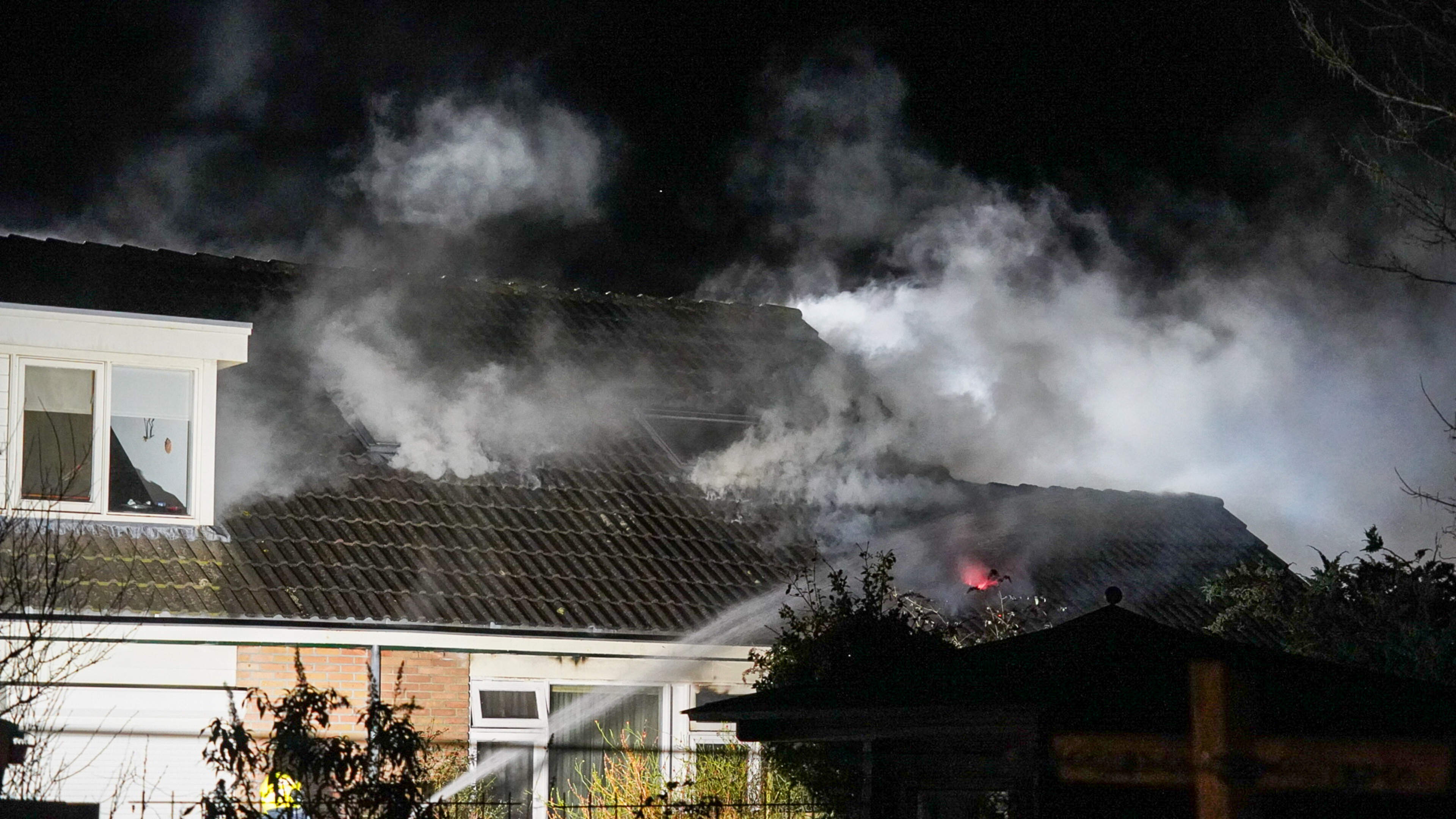 Flinke brand in woning Hippolytushoef, bewoonster weet zichzelf te redden