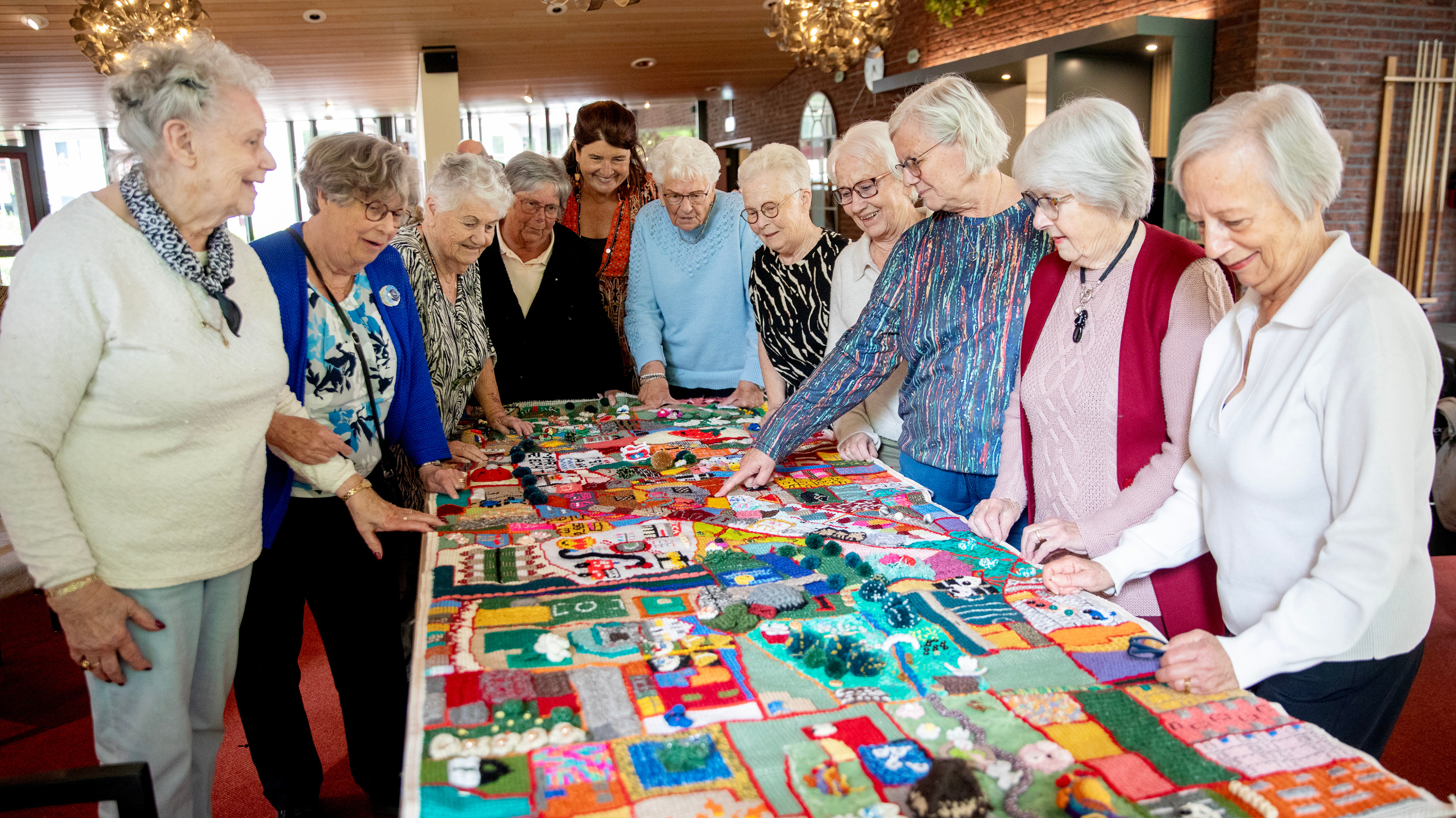 'I don't have time for anything else.' Embroidery marathon in Nieuw Akerendam takes its toll on group of residents