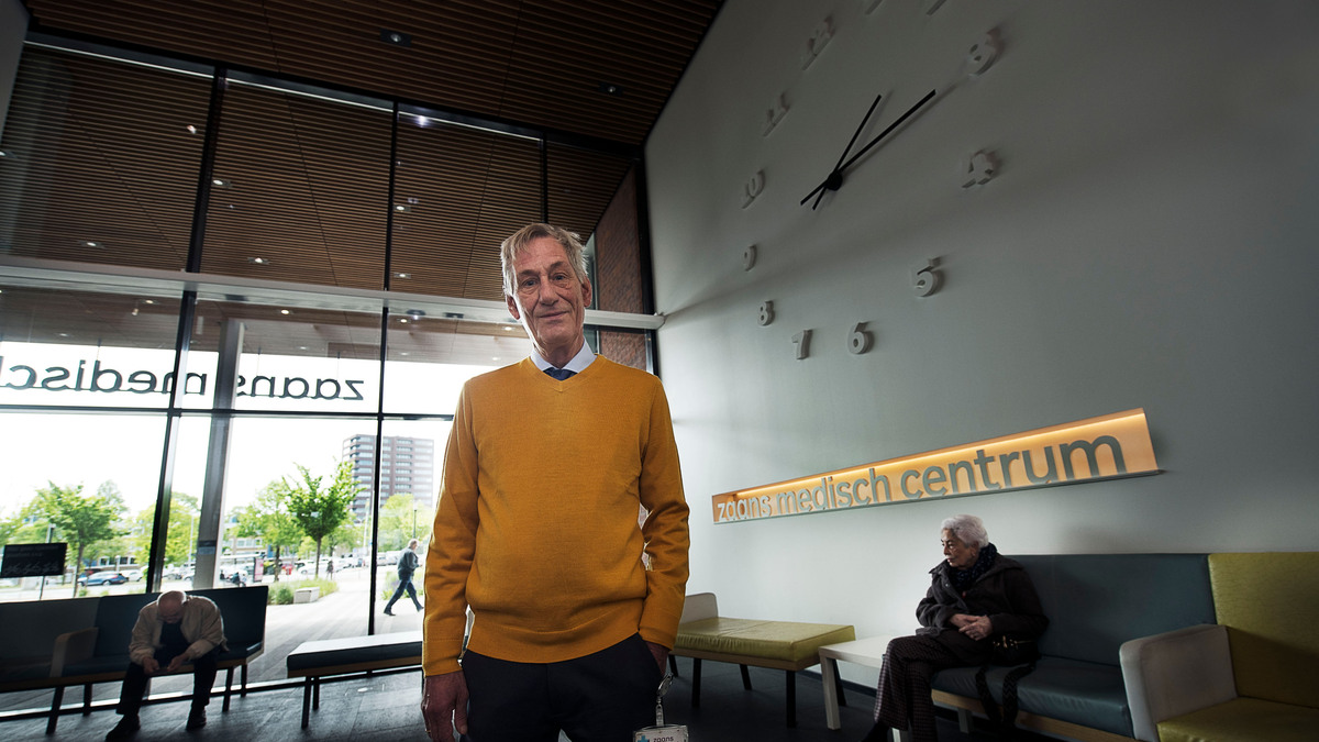 ’Die witte jas droeg ik alleen als het moest’. Internist Klaas van der ...