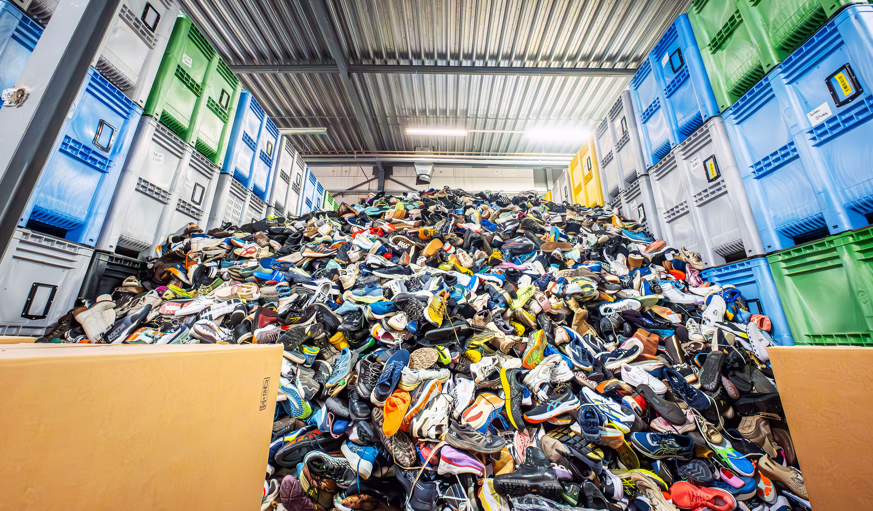 Shoes completely dismantled for recycling in Heerhugowaard: ‘Look how many shoes you have. We are walking on a problem every day’