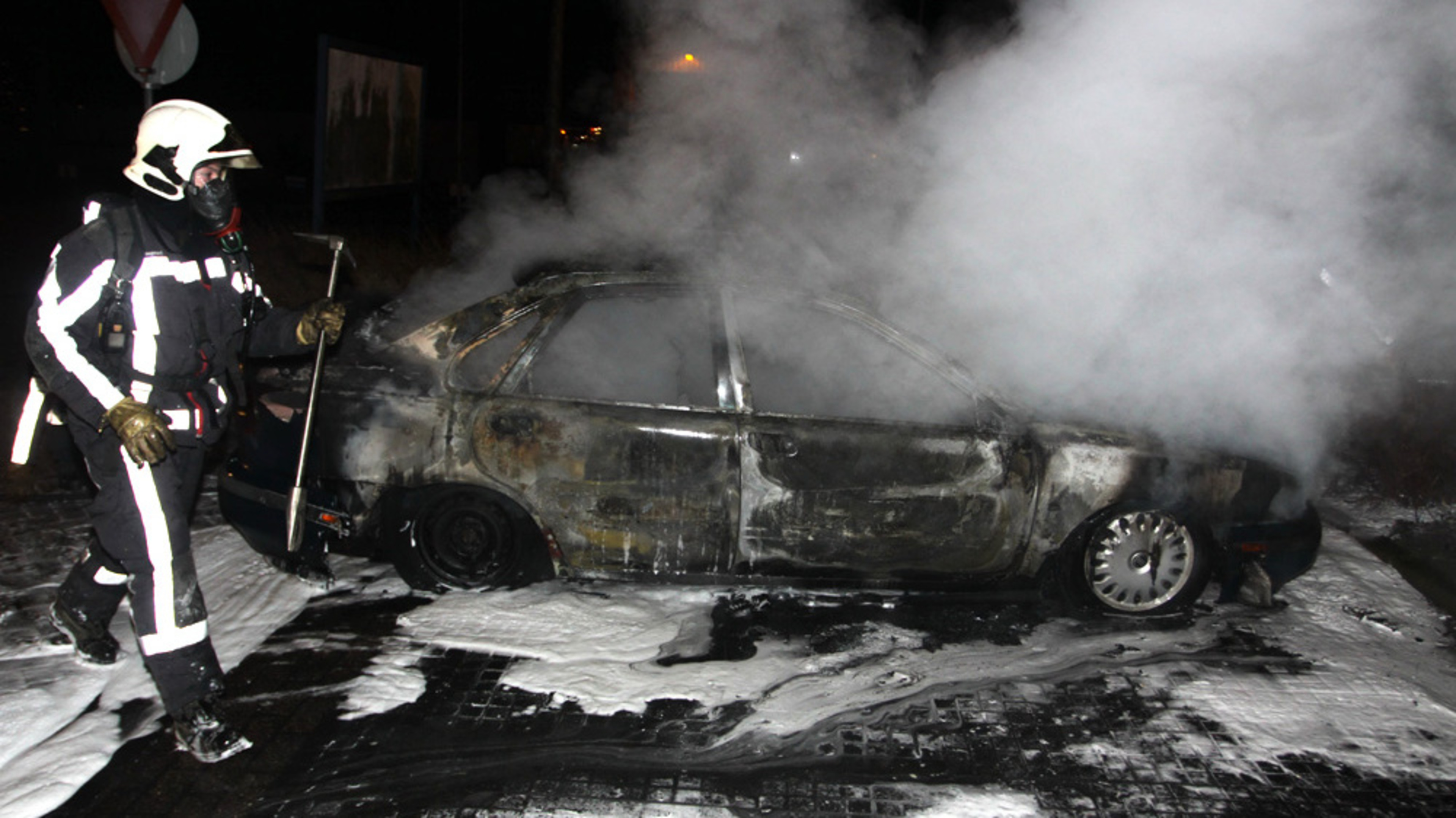 Autobrand aan Rietsikkel in De Goorn