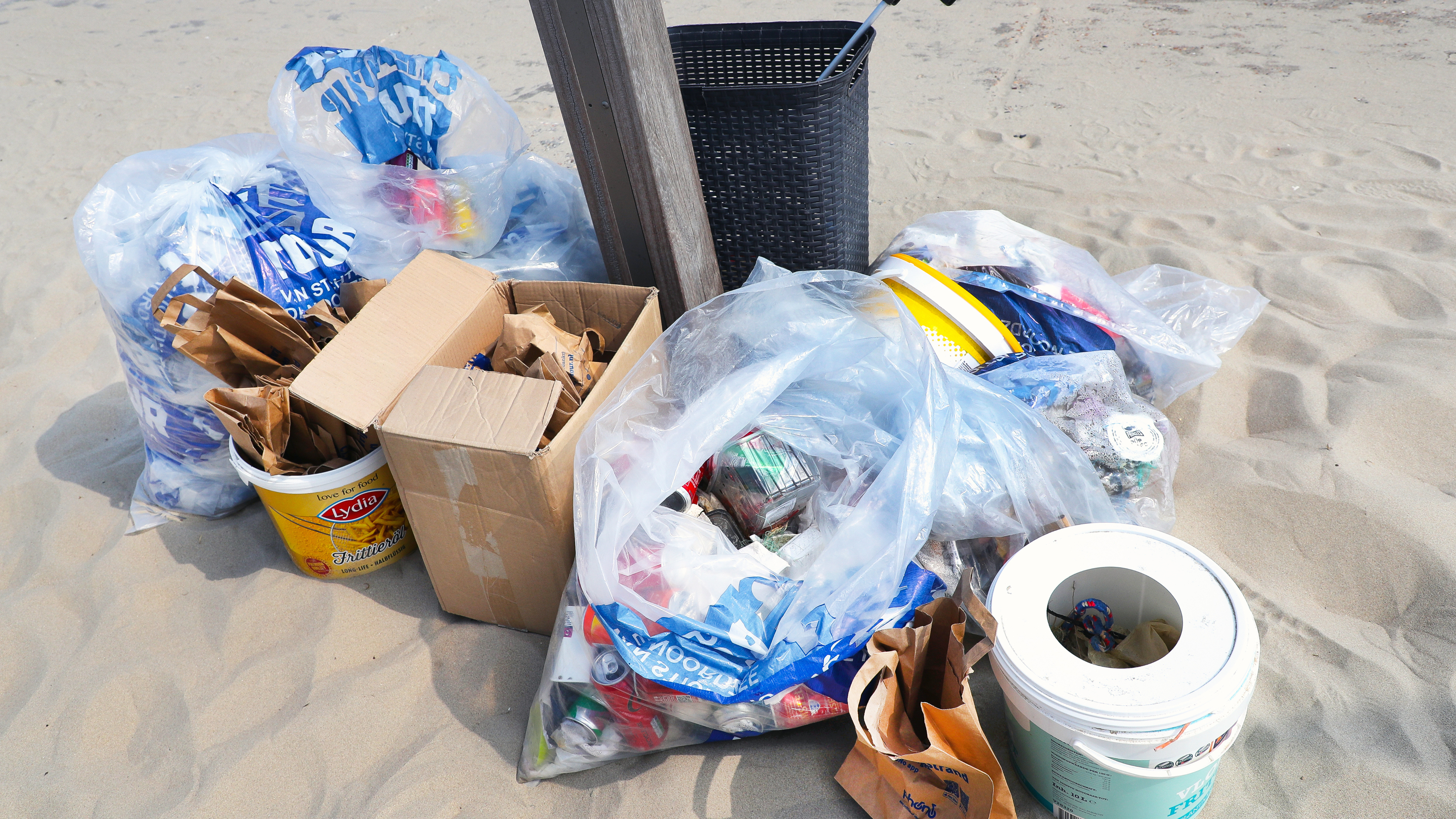 Carline de Boer revives old cleaning tradition. 'If you take good care of your village, you are more resilient to negativity'