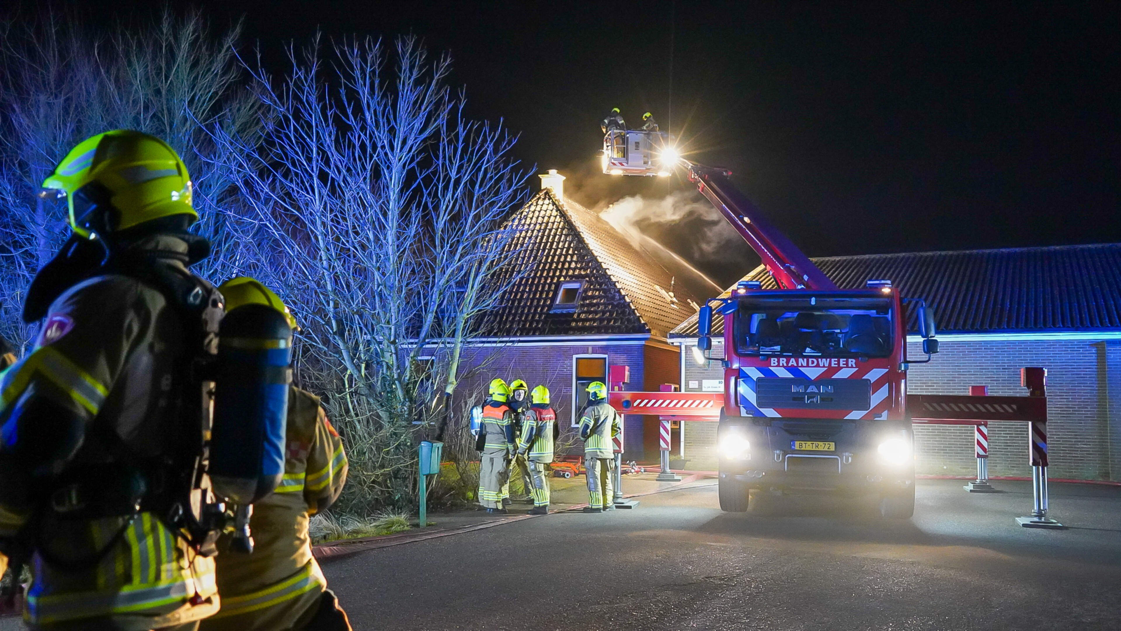 Schoorsteenbrand in woning Ursem, veel schade