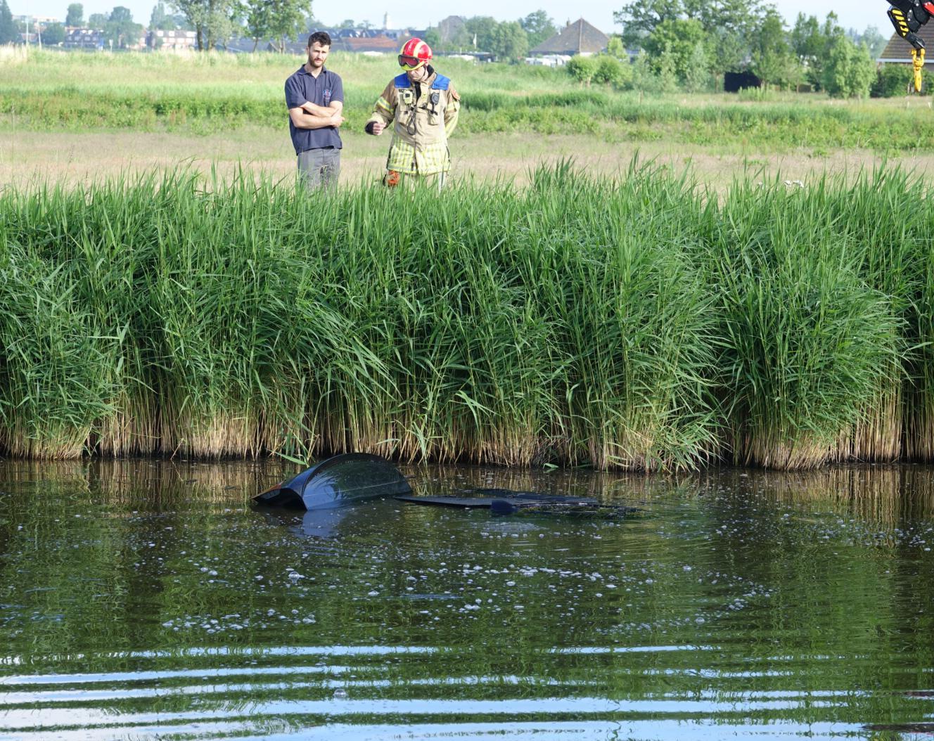 Gestolen auto te water in Wijdewormer, eigenaar zit nietsvermoedend thuis