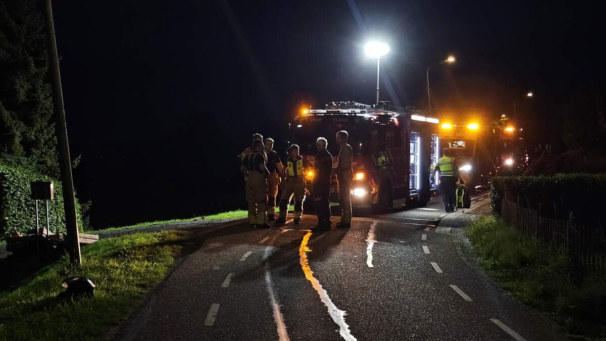 Scooterrijder gaat onderuit en raakt te water in Hobrede
