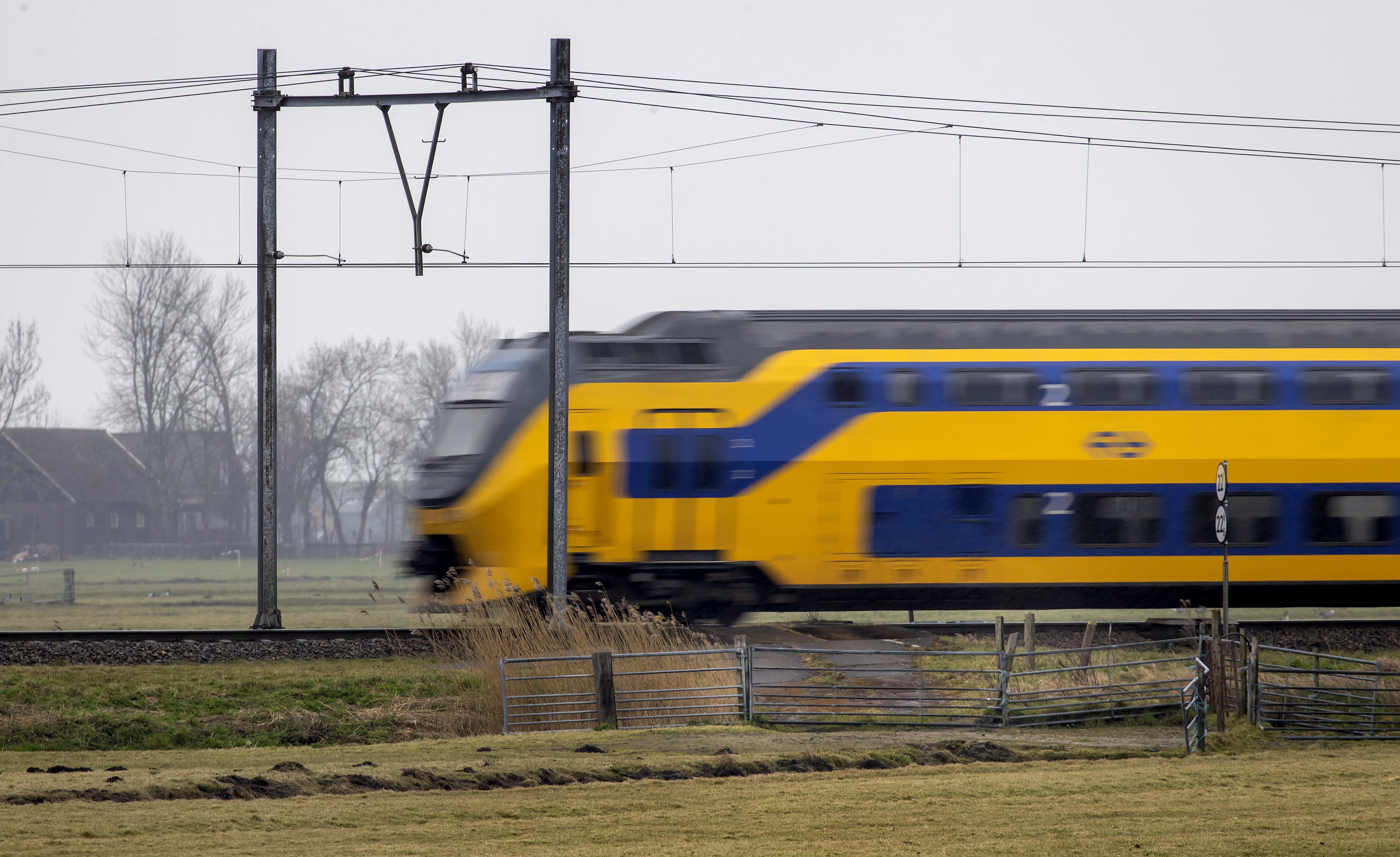 Definitieve sluiting drie onbewaakte overwegen bij Oosthuizen is nu nabij: treinen kunnen dan weer o