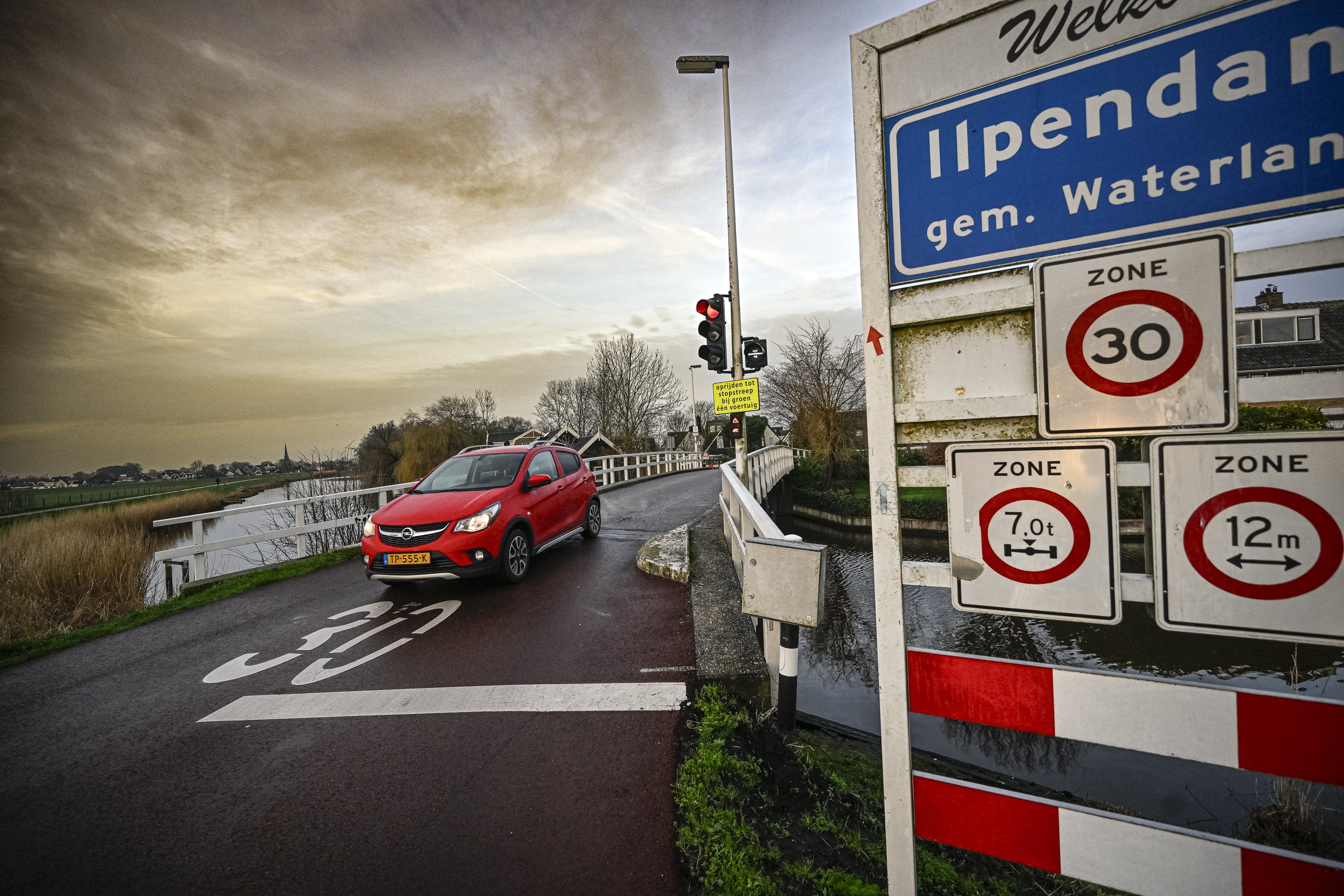Ilpendamse verzekeringsbedrijven schieten dorpsgenoten te hulp na ’slooptocht’ van verwarde man: ’Bi