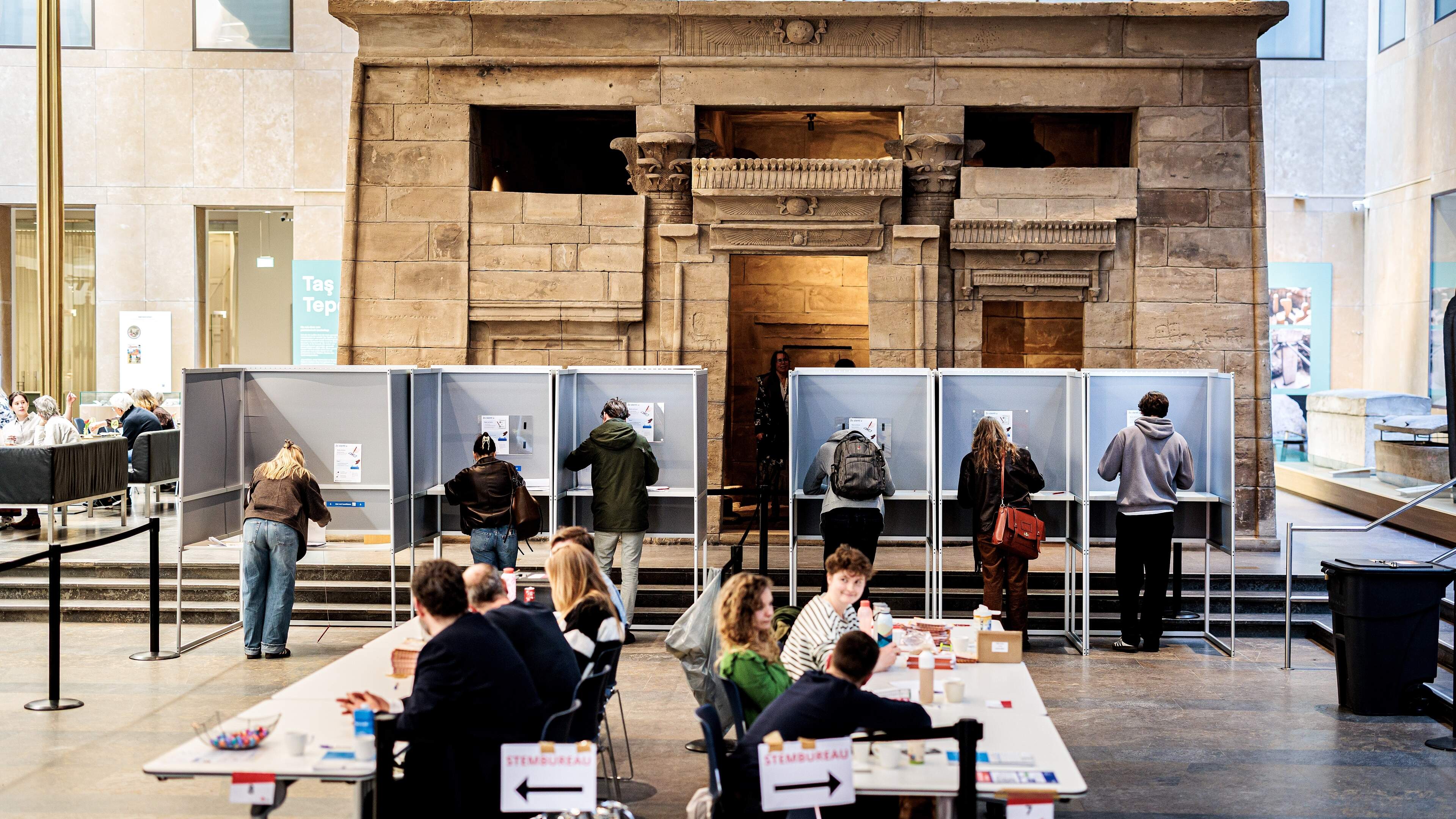 Political landslide in The Hague not necessarily indicative for the rest of the country