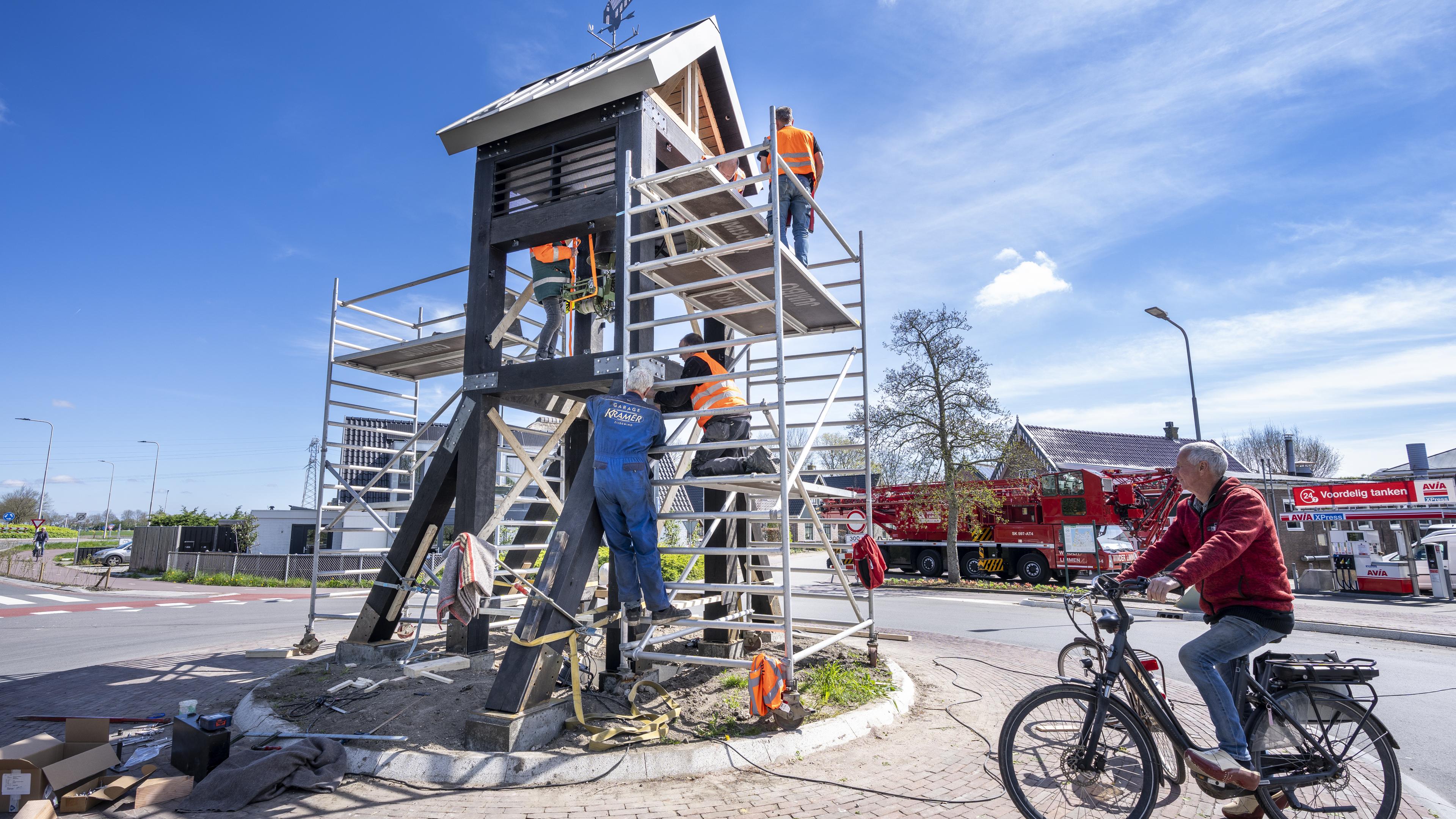 Zijdewind kent na 55 jaar weer een klokkentoren. Rotonde Havenstraat als eerbetoon aan de voormalige