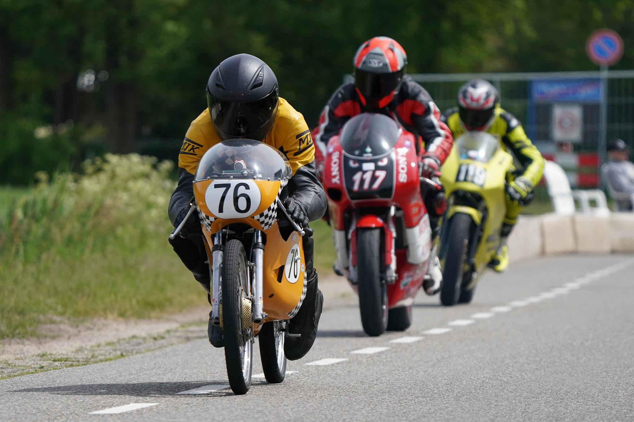 Zwaagdijk-Oost opnieuw toneel van races met klassieke motoren