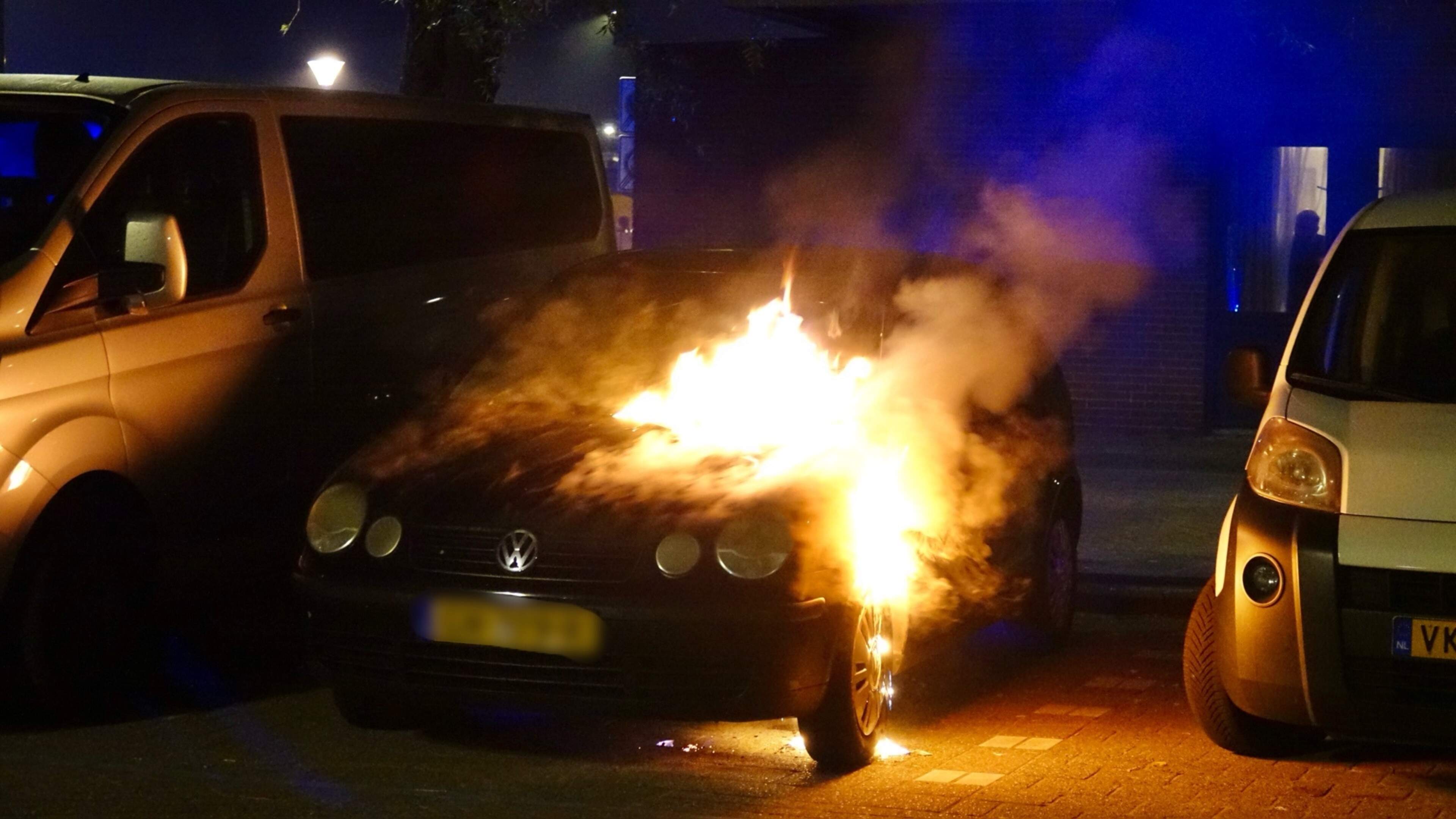 112 nieuws: opnieuw harde explosie bij gebouw in Wormerveer, auto beschadigd door brand in Den Helde