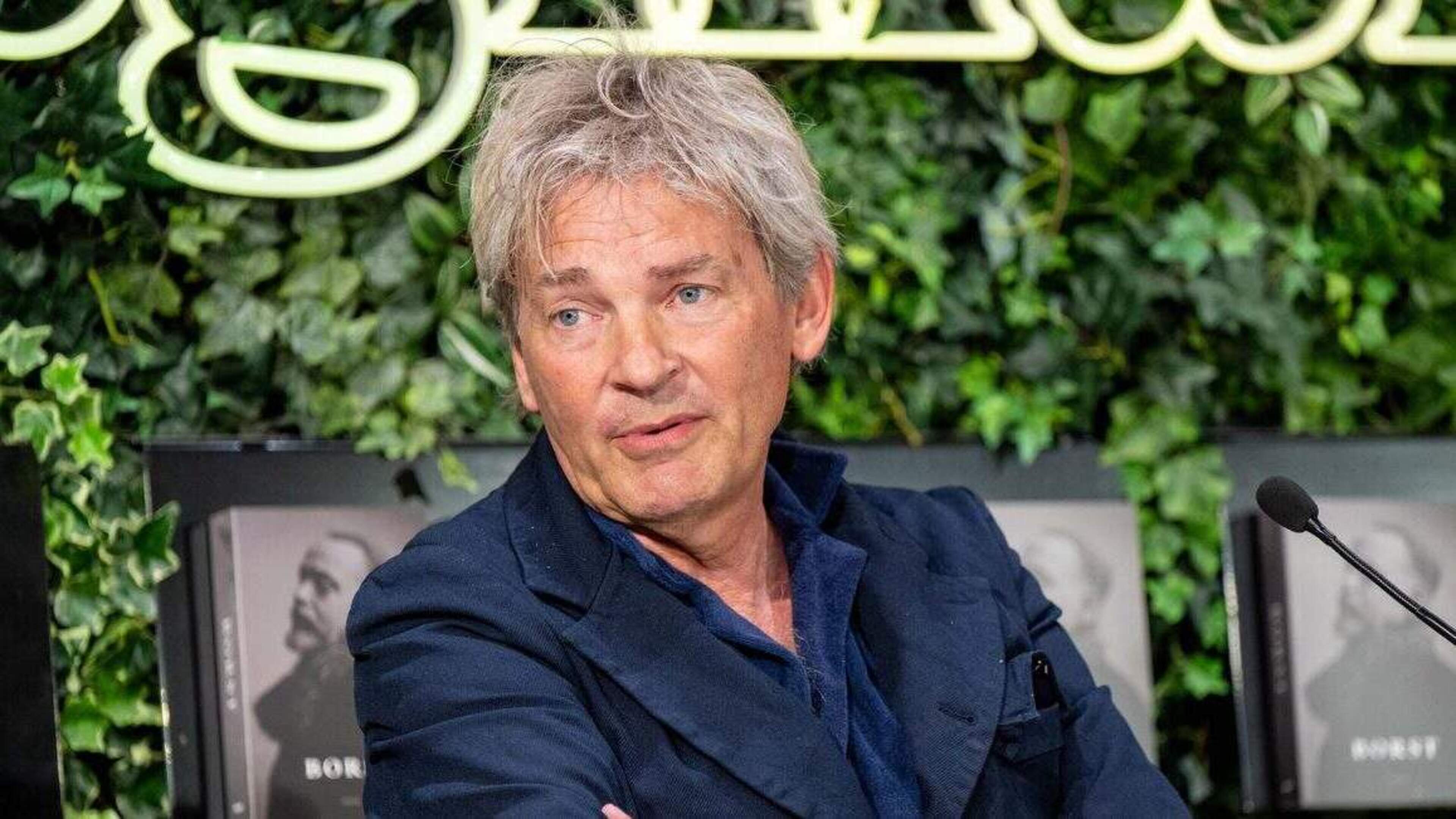 Van Nieuwkerk returns to TV on SBS6 after four years