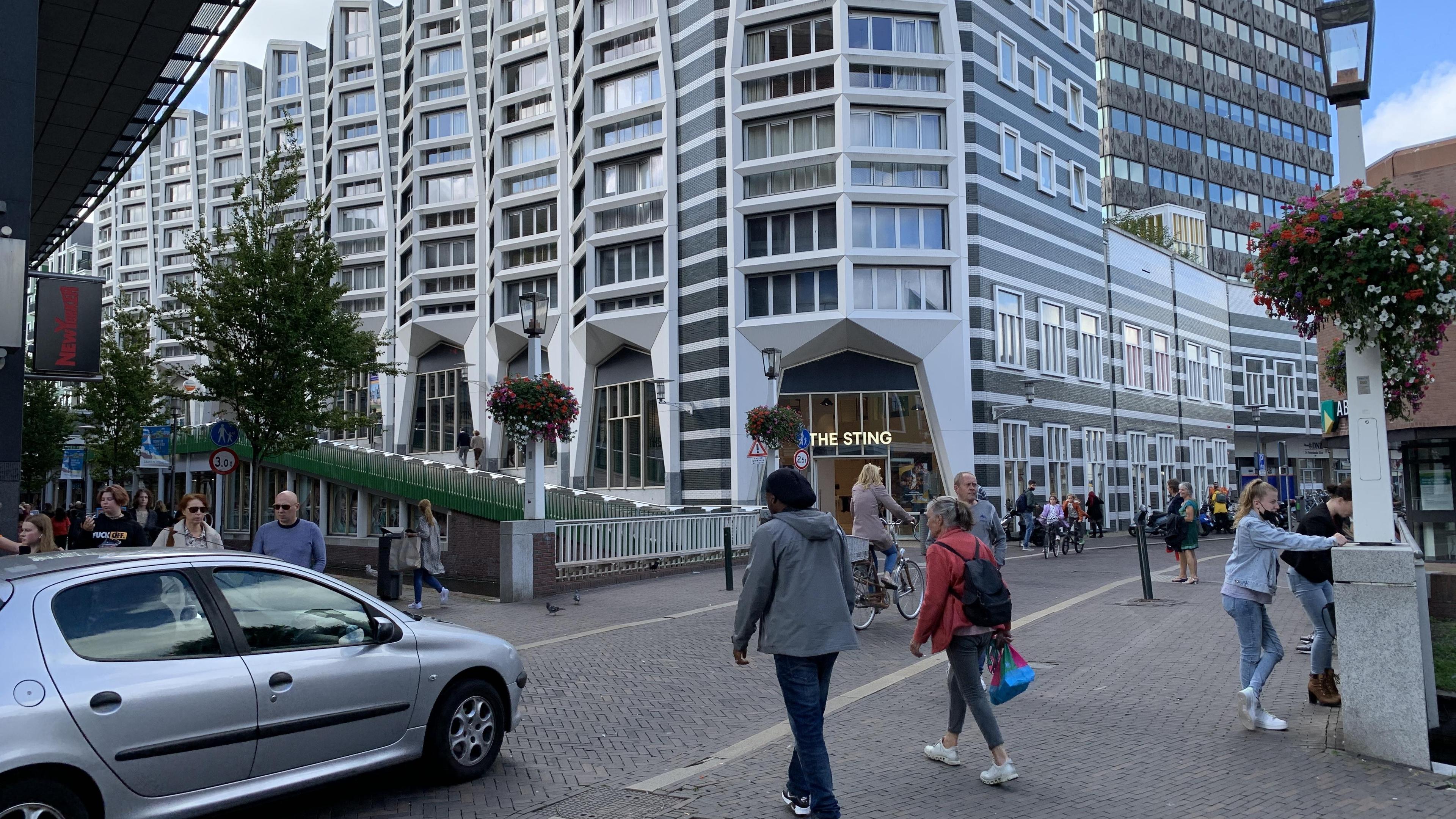 Kruising Rustenburg met Gedempte Gracht in Zaandam wordt een langgerekt zebrapad