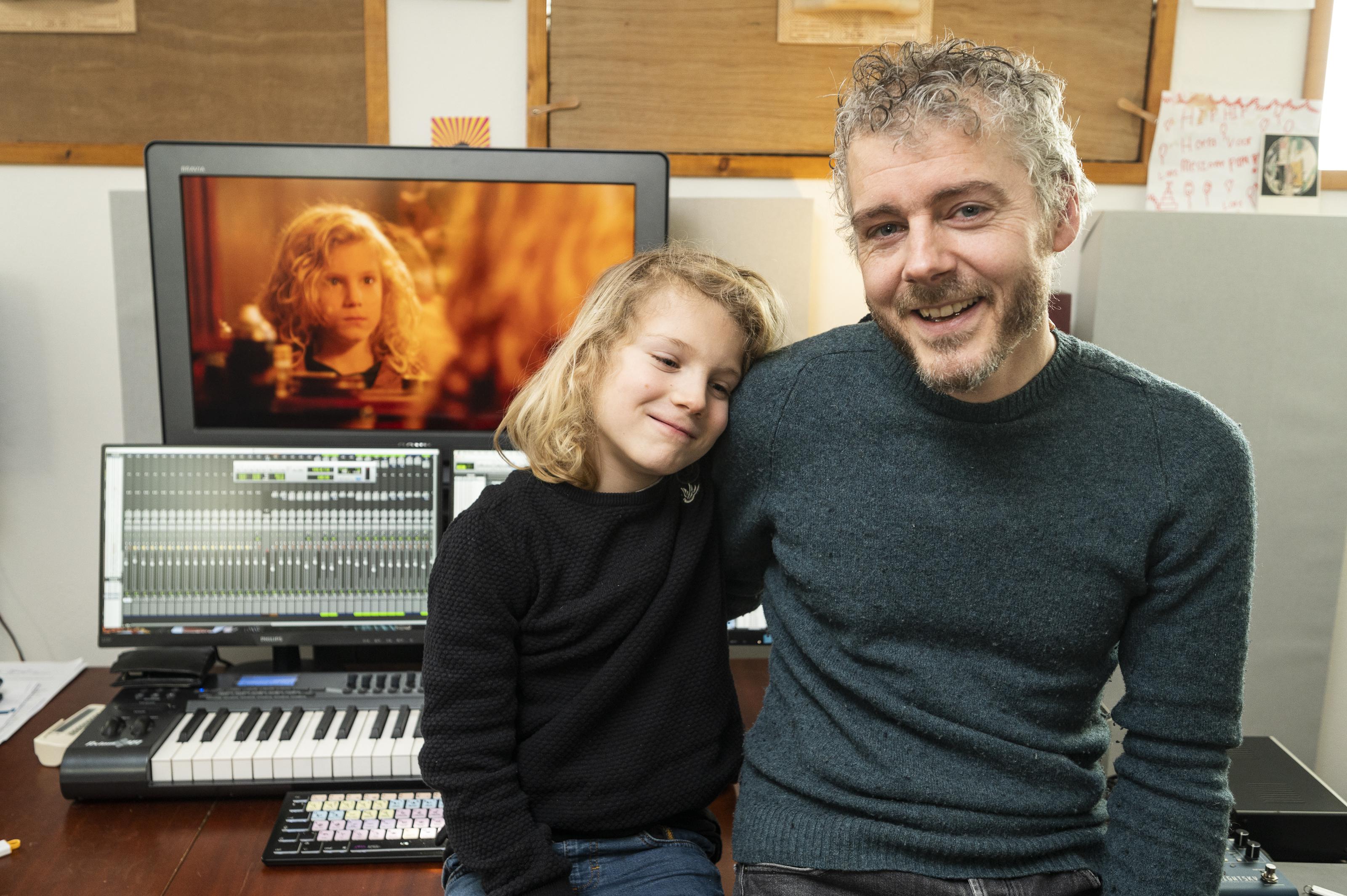 Emmy-nominatie voor Nederlandse kinderserie waar Boris (9) uit Ilpendam in meespeelt en zijn vader d