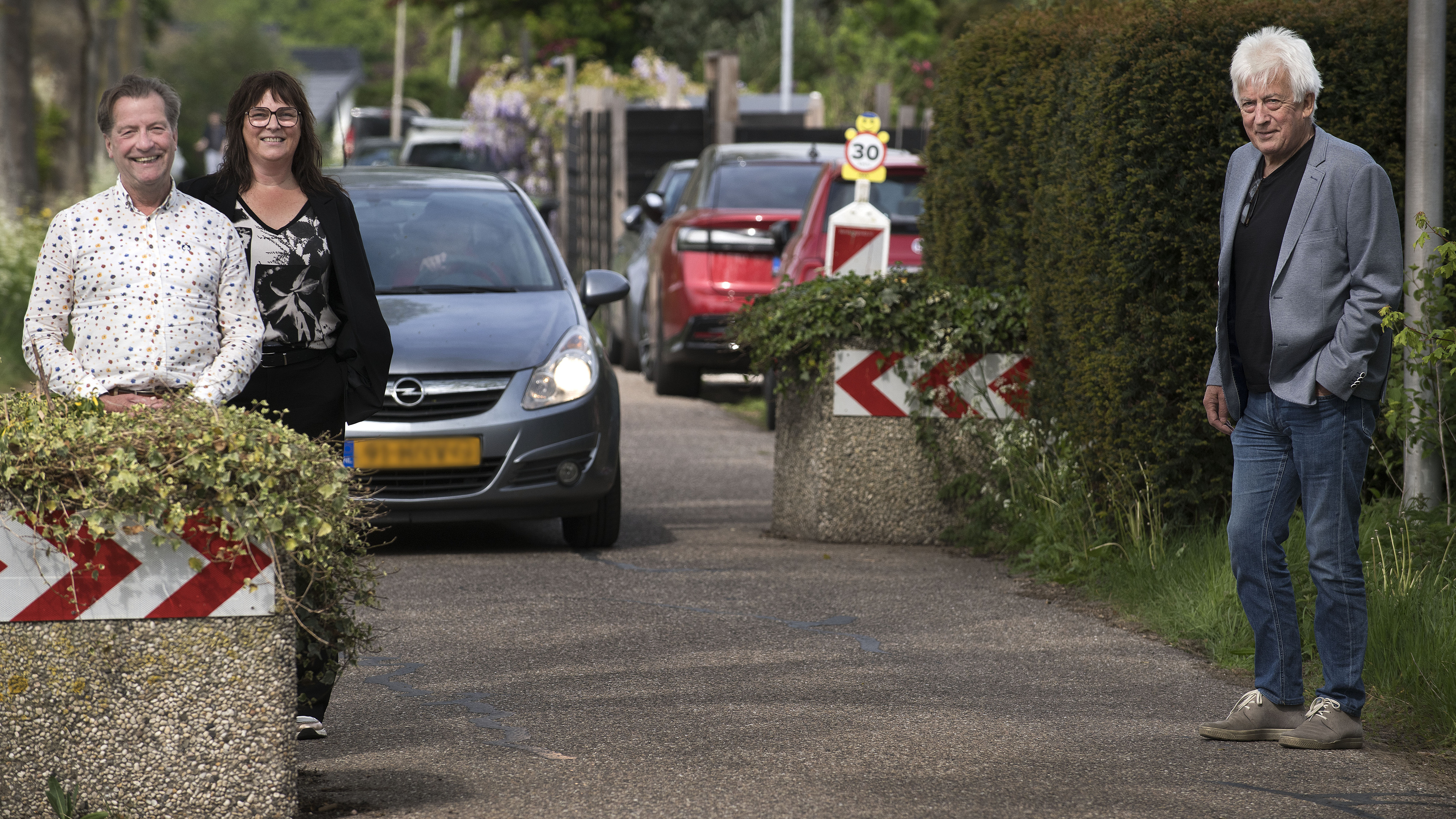 Oostdijk in Zuidoostbeemster ’levensgevaarlijk’ volgens woonbootbewoners: ’Vooral voetgangers worden