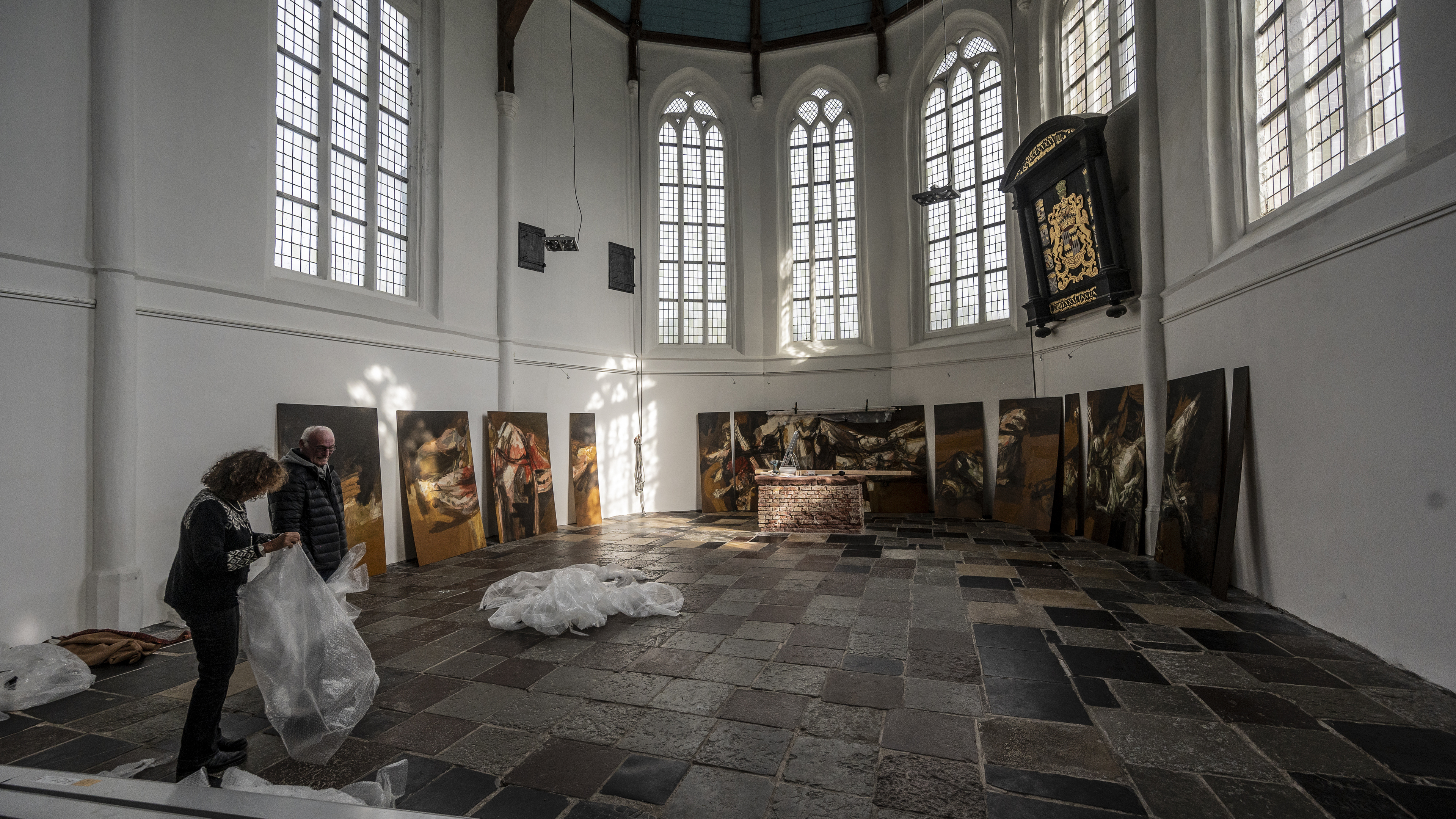 ‘Gelukkig is het de Nachtwacht niet’: zelden vertoond megagroot meesterwerk van Aart Roos verrijst i