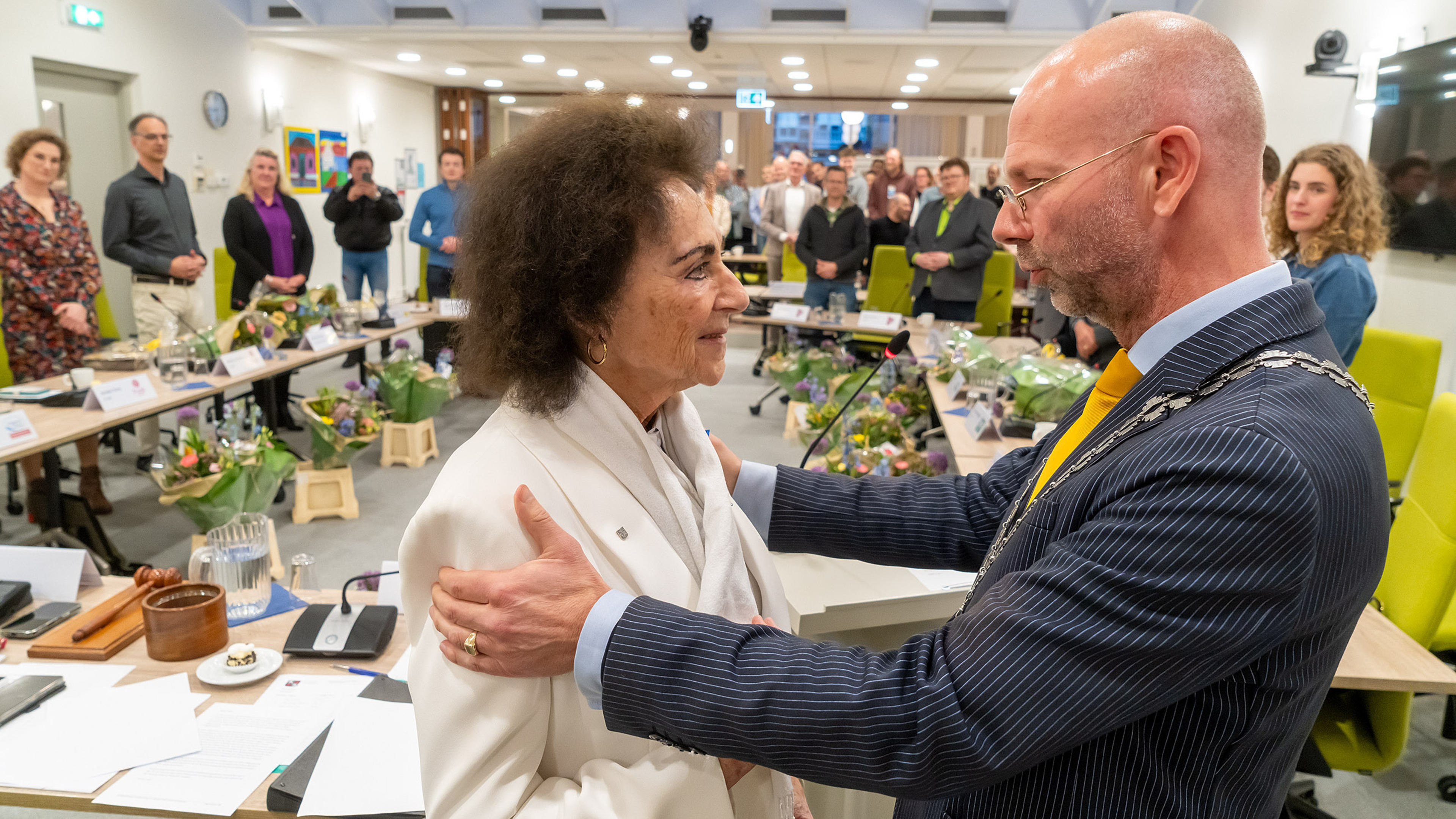 Royal honor and Uitgeest pin for Guus Krom; Mark Wouters and Bertus Berghuis honored in Heemskerk; Mariska El Ouni receives special brooch in Castricum
