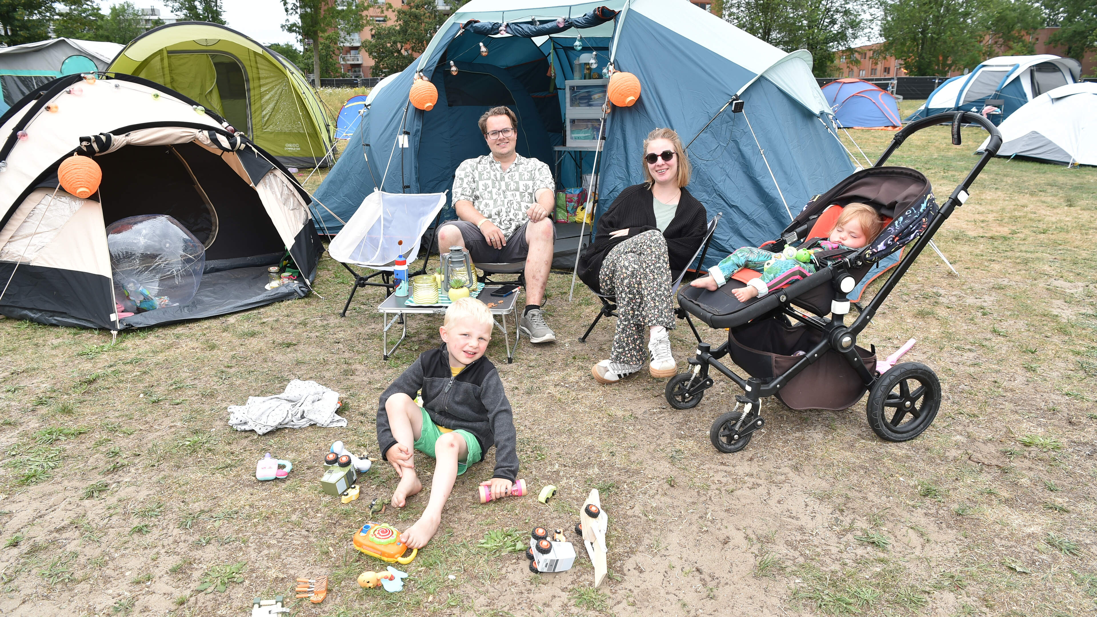 Vacation no longer a given, but thankfully there is the neighborhood campsite in Beverwijk. Sadly, more and more families are finding us
